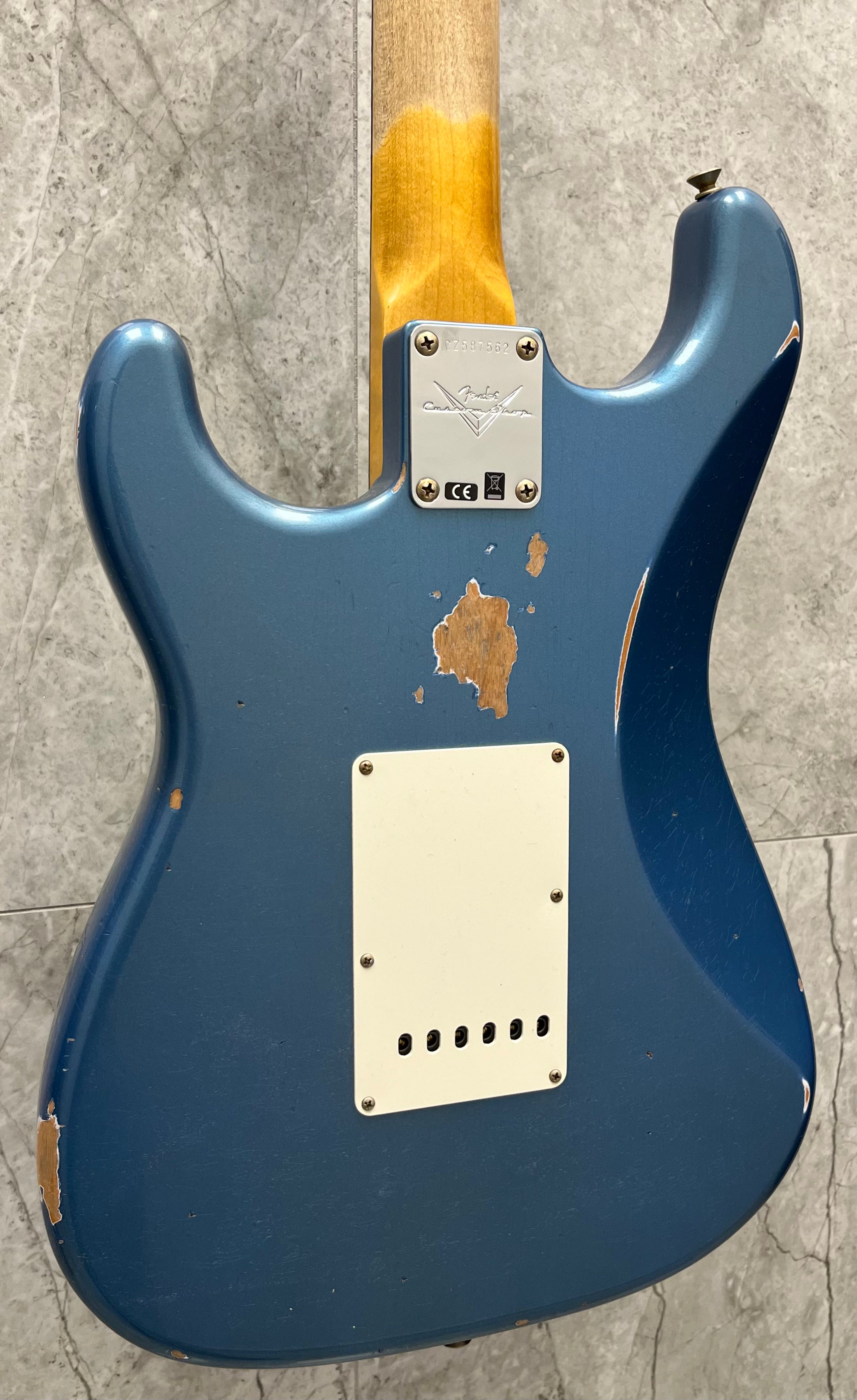 Fender USA Custom Shop 1962 Stratocaster Relic Rosewood Fingerboard Aged Lake Placid Blue 9235700038 SERIAL NUMBER CZ587562 - 7 LBS 9 OZ