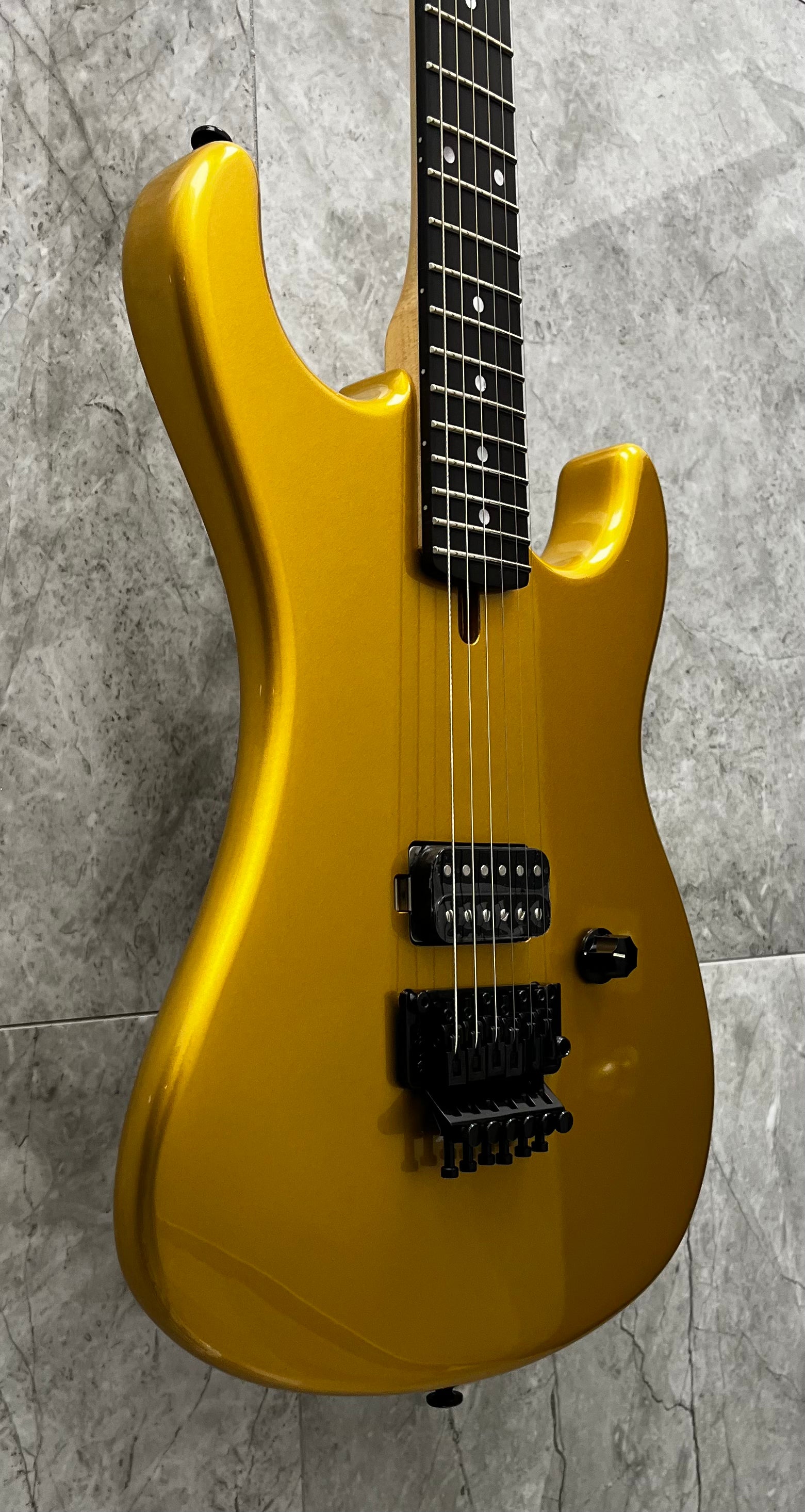 Kramer 50th Anniversary Series - Curated K5084 84 Gold Gloss Finish W/ GIG BAG SERIAL NUMBER 26012901150 - 8 LBS 3 OZ