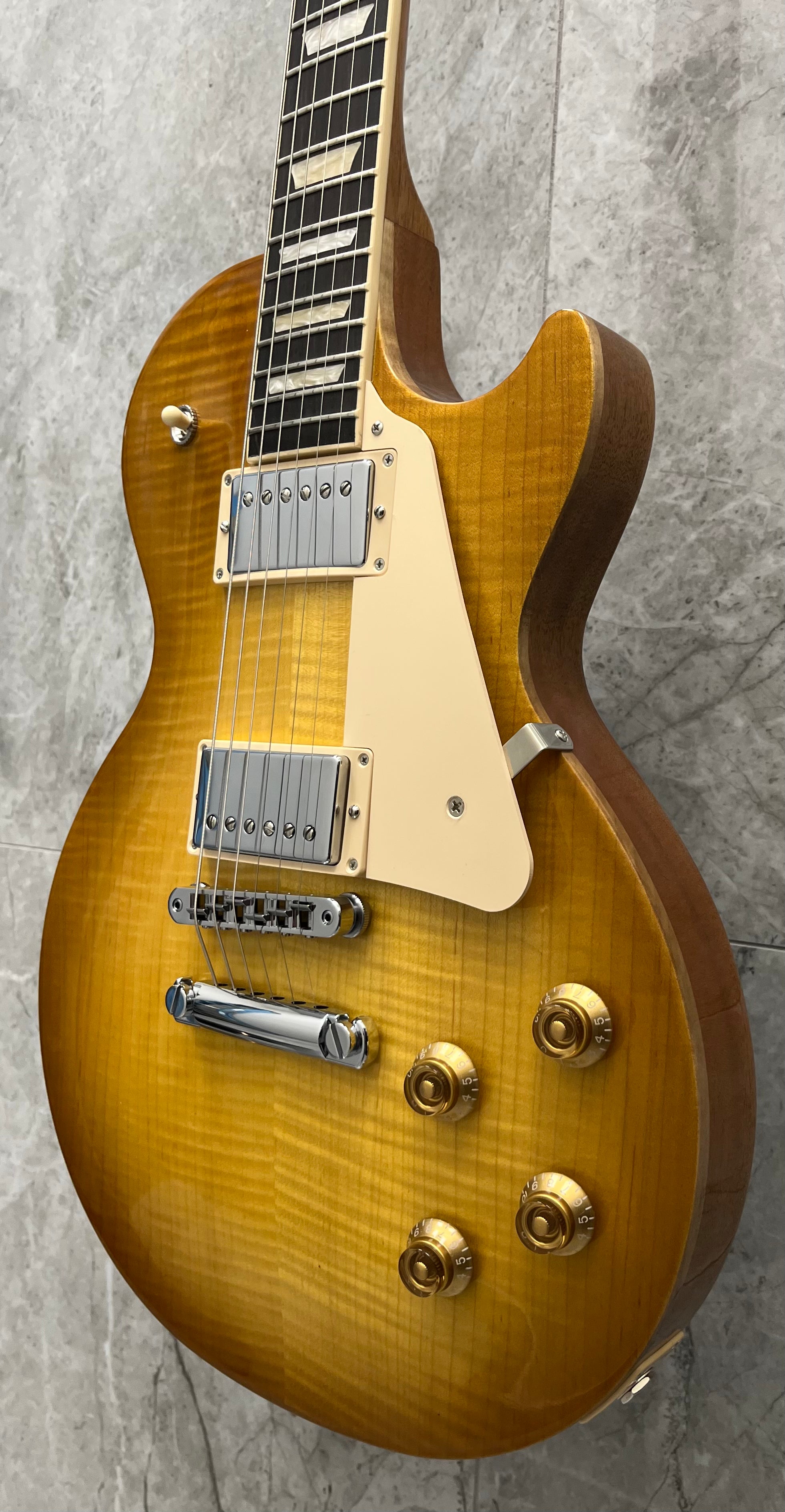 Gibson USA Les Paul Studio Session Electric Guitar with Softshell Case - Honey Burst LPSTAA01HBCH SERIAL NUMBER 224940242 - 8.0 LBS