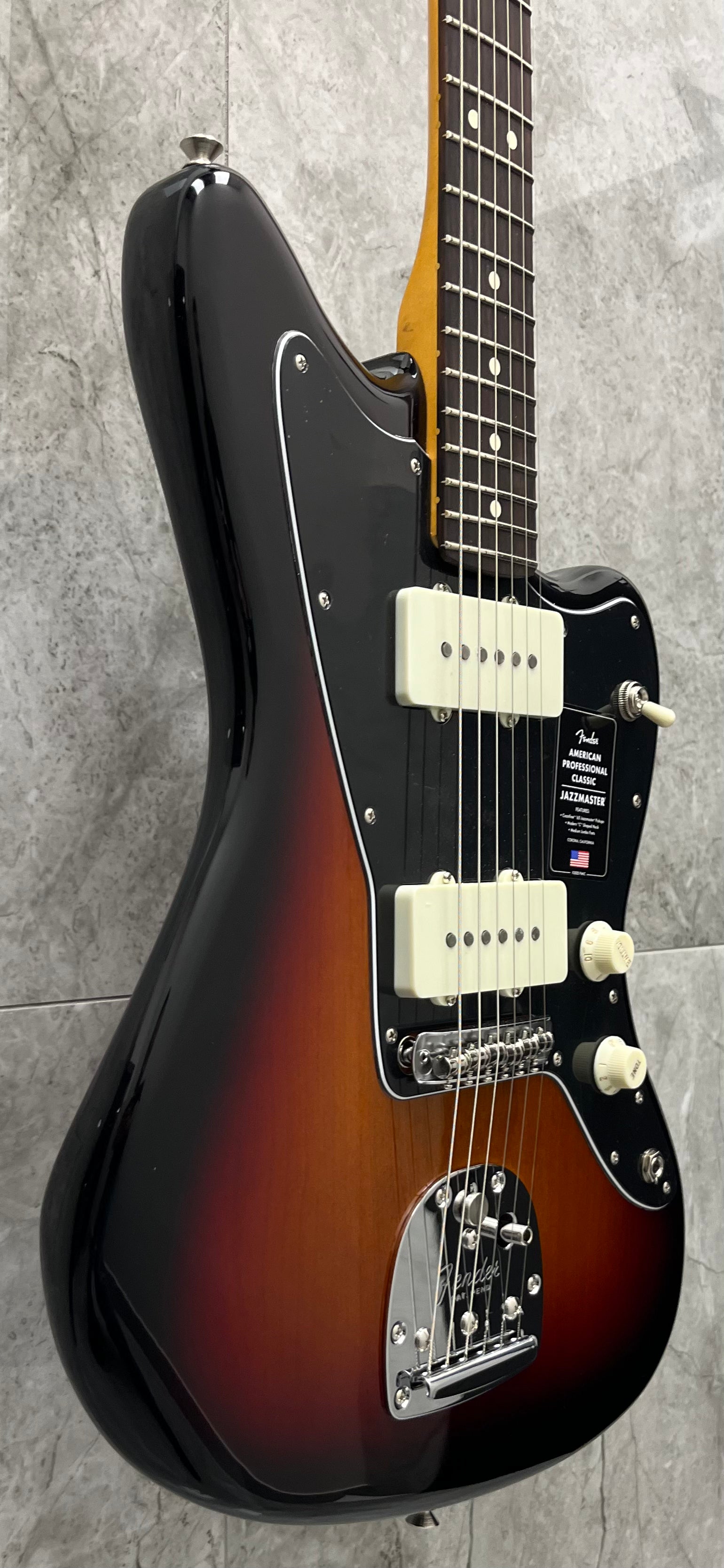 Fender American Professional Classic Jazzmaster Rosewood Fingerboard, 3-Color Sunburst 0114980300 SERIAL NUMBER US25095193 - 8.0 LBS