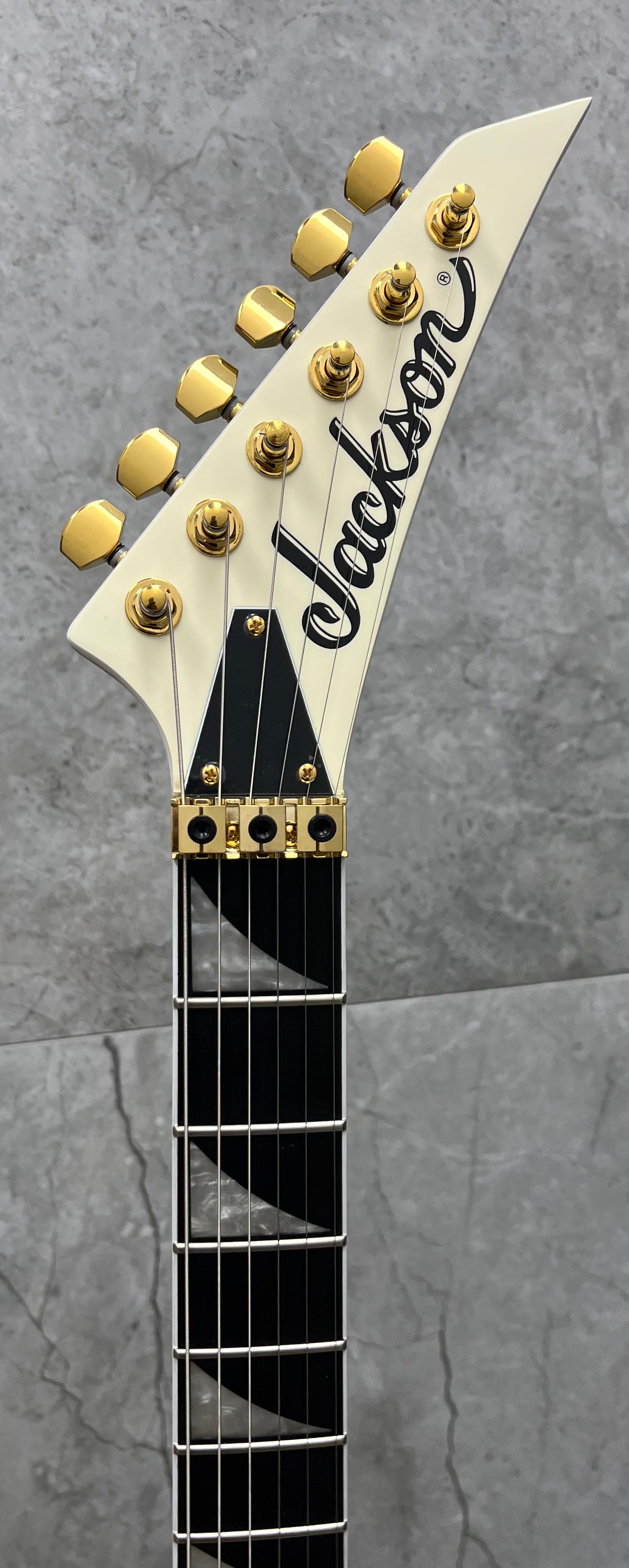 Jackson Pro Rhoads RR3 Ebony Fingerboard Ivory with Black Pinstripes 2914312557 SERIAL NUMBER ISJ2403404 - 6.8 LBS