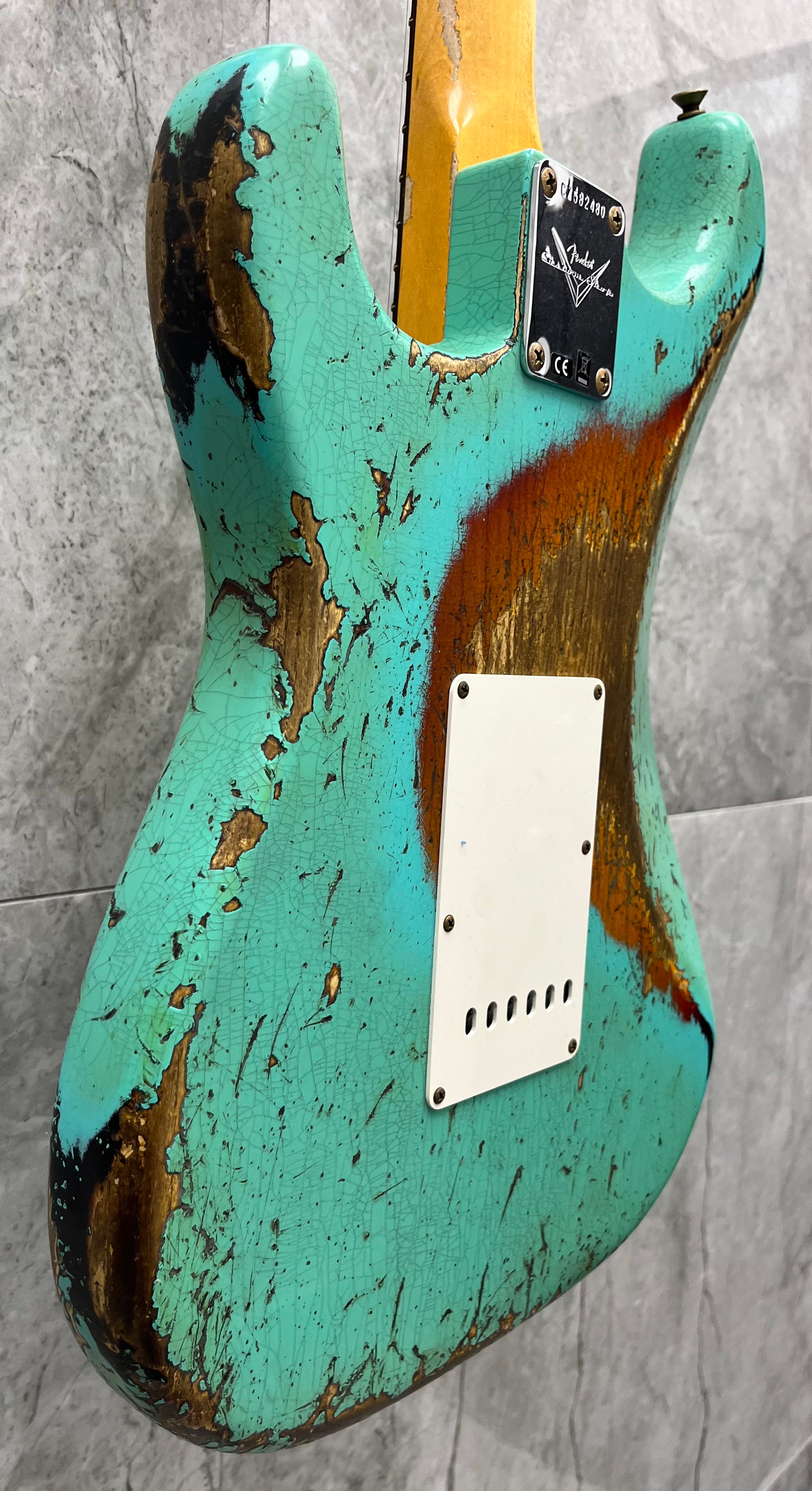 Fender Custom Shop 1963 Stratocaster Super Heavy Relic 3A Rosewood Fingerboard, Super Faded Aged Surf Green over 3-Color Sunburst 9236091095 SERIAL NUMBER CZ582480 - 7.4 LBS