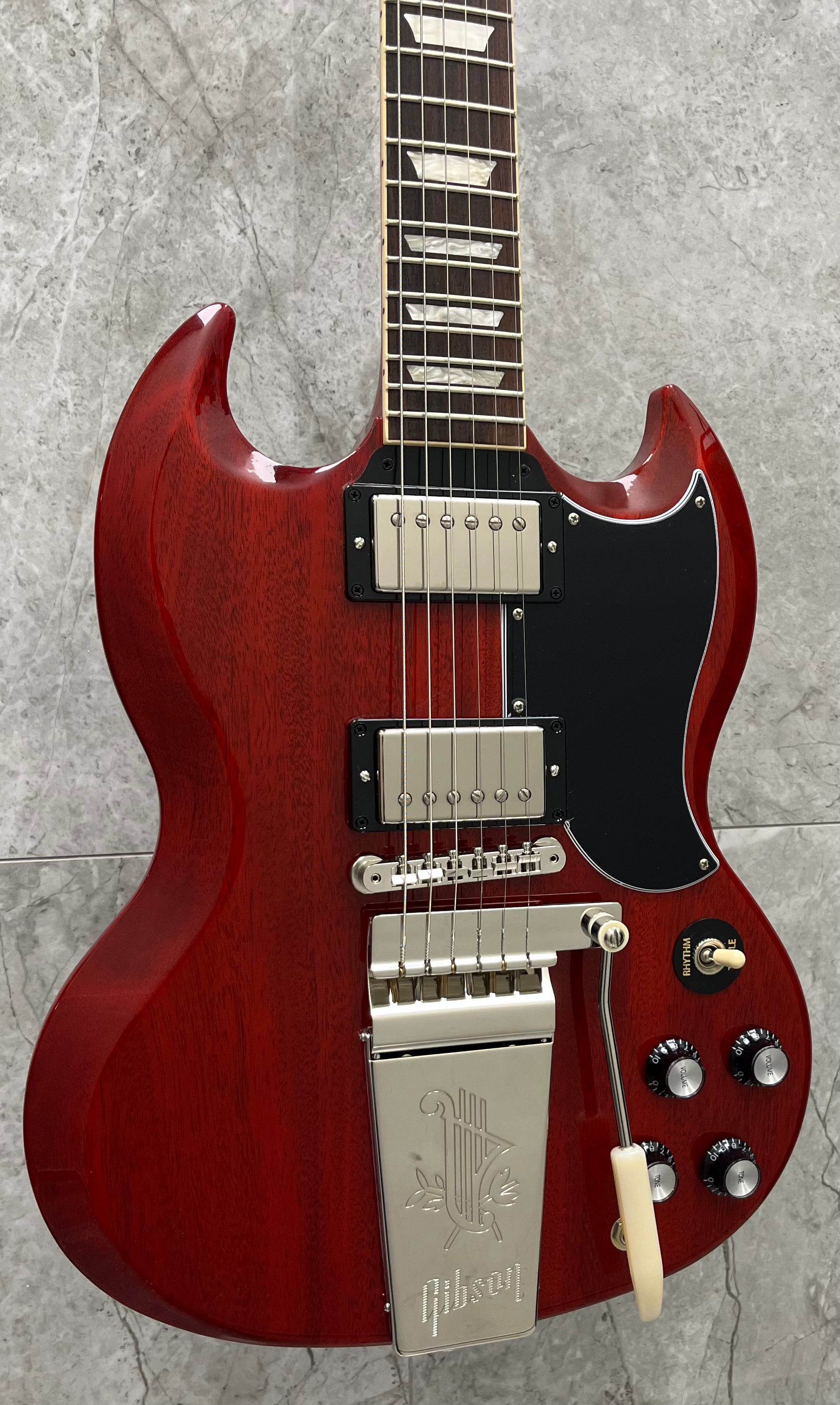 Gibson USA SG Standard 61 Maestro Vibrola SG6100VCNM Vintage Cherry