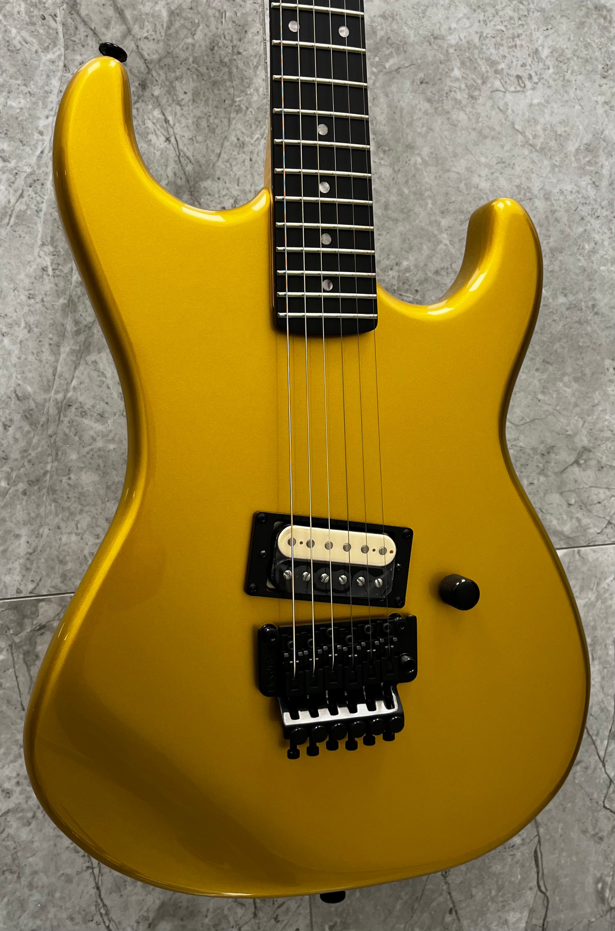 Kramer 50th Anniversary Series - Curated K50BA Baretta Gold gloss finish W/ GIG BAG SERIAL NUMBER 26012901197 - 8 LBS 10 OZ
