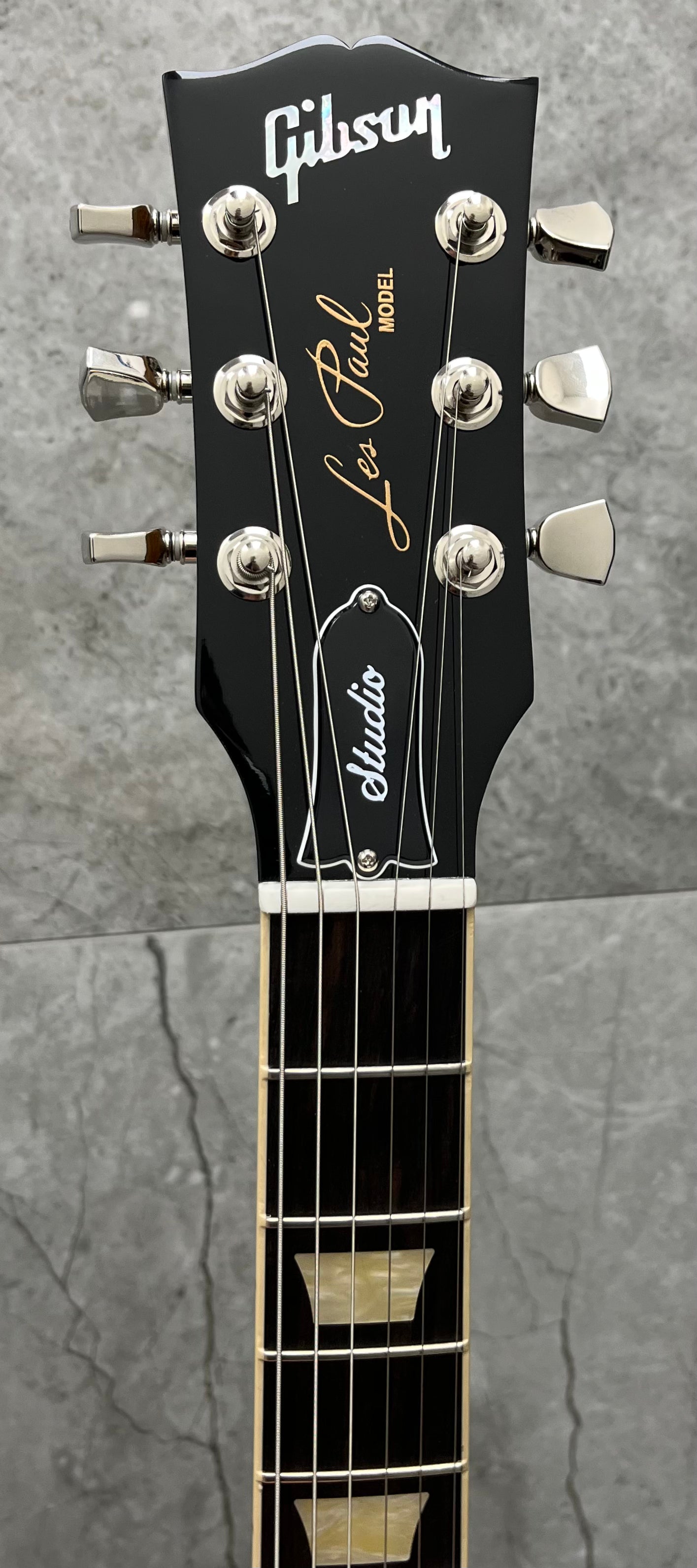 Gibson USA Les Paul Studio Session Electric Guitar with Softshell Case - Honey Burst LPSTAA01HBCH SERIAL NUMBER 224940242 - 8.0 LBS