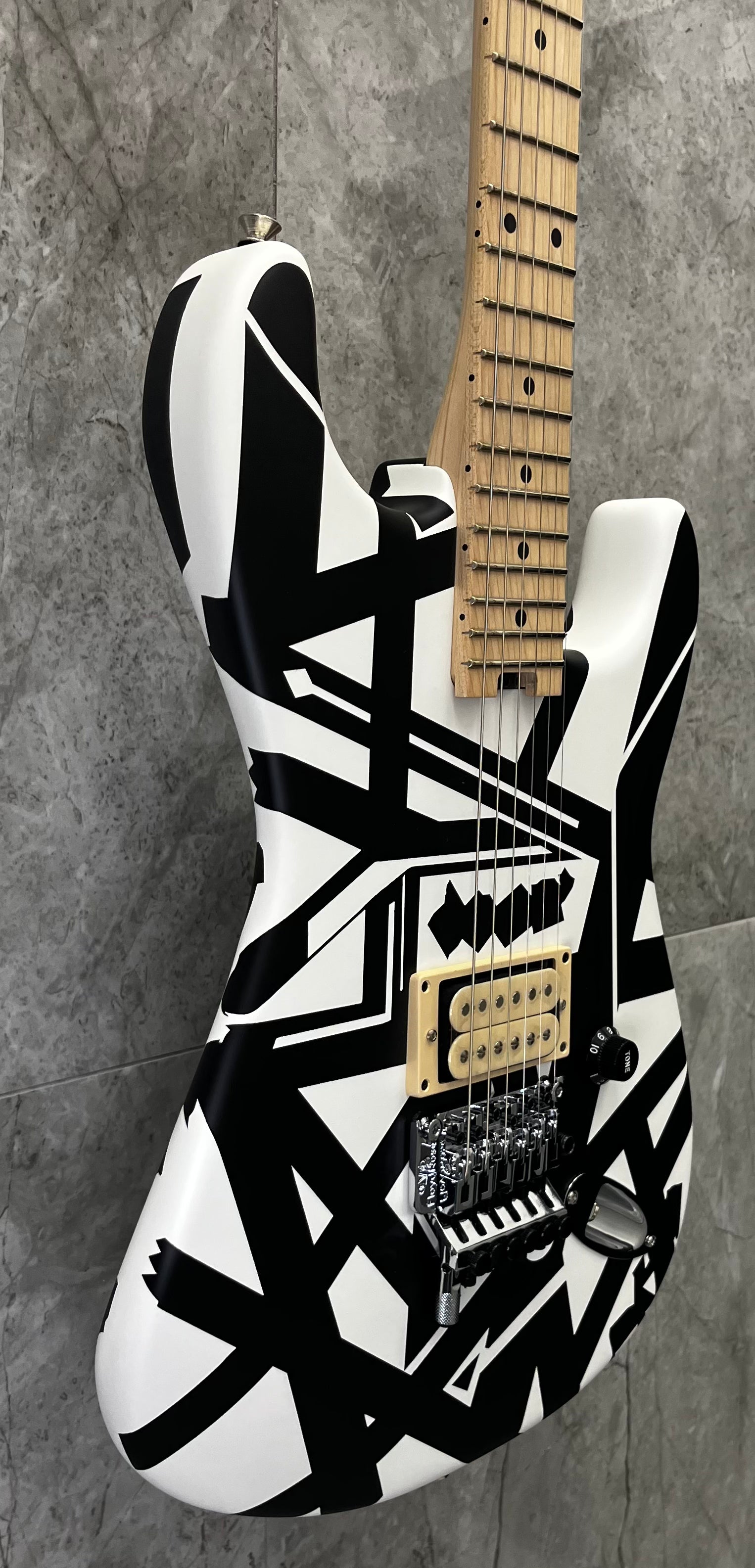 EVH Striped Series Shapes RUDE Maple Fingerboard, White and Black W/ GIG BAG 510-7902-381 SERIAL NUMBER EVH2601148 - 7 LBS 12 OZ