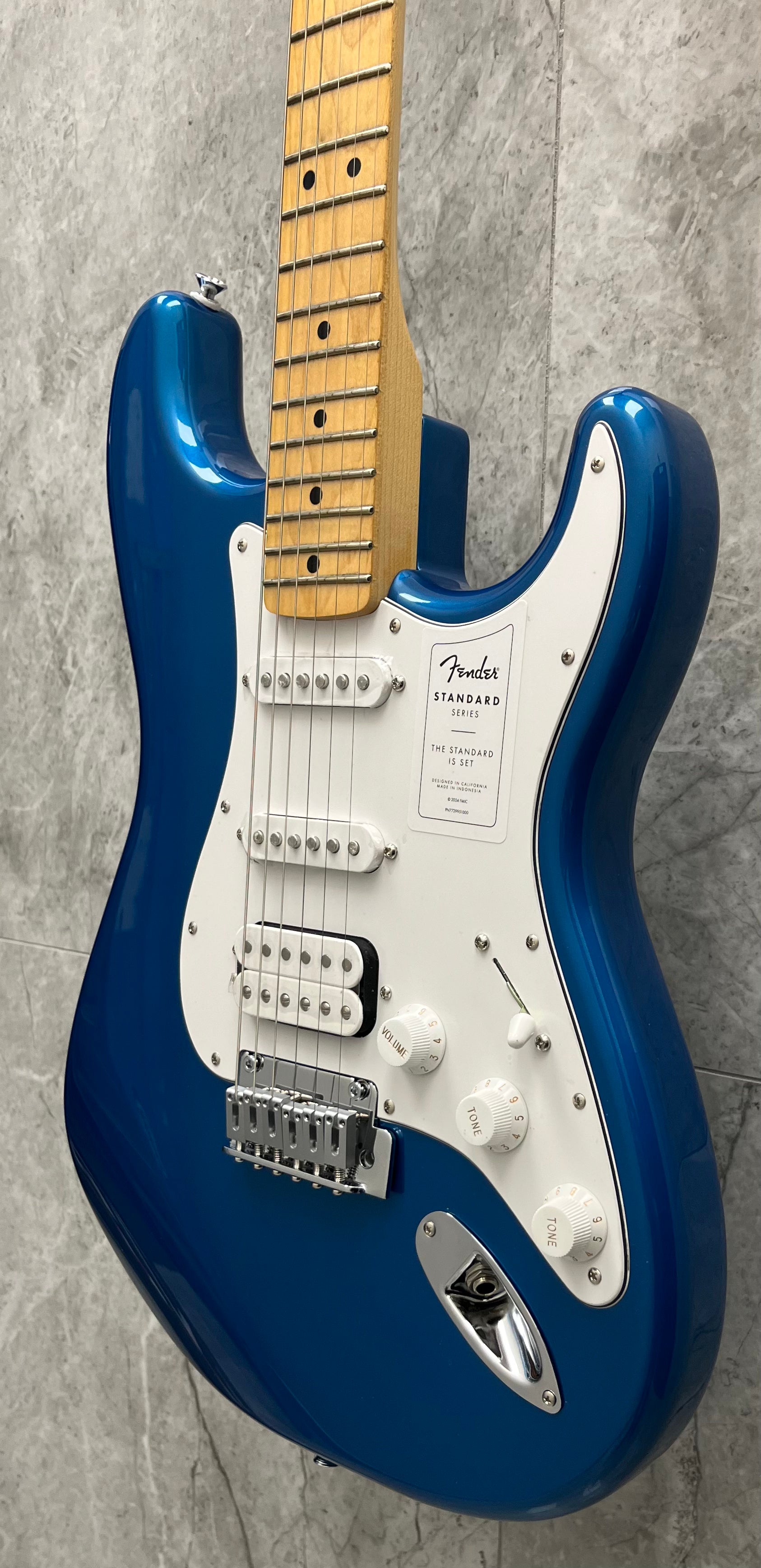 FENDER Standard Stratocaster HSS, Maple Fingerboard  Aqua Marine Metallic 0266420560 NEW 2025 MODEL SERIAL NUMBER ICF24000944 - 8.2 LBS