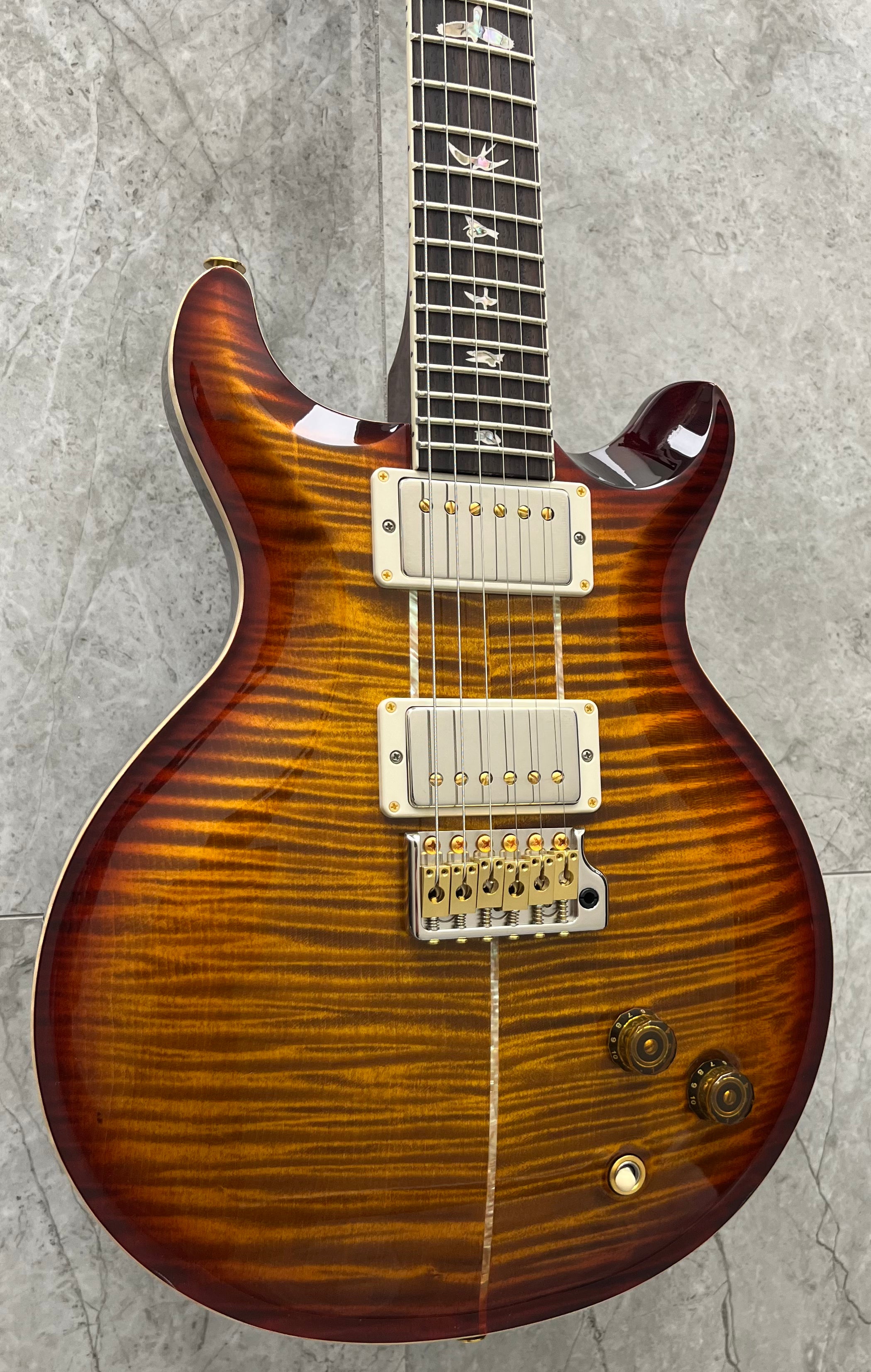PRS USA SANTANA RETRO 10 TOP DARK CHERRY SUNBURST - HAND PICKED 0415522 W/ Hardshell SERIAL NUMBER 250415522 - 8.0 LBS
