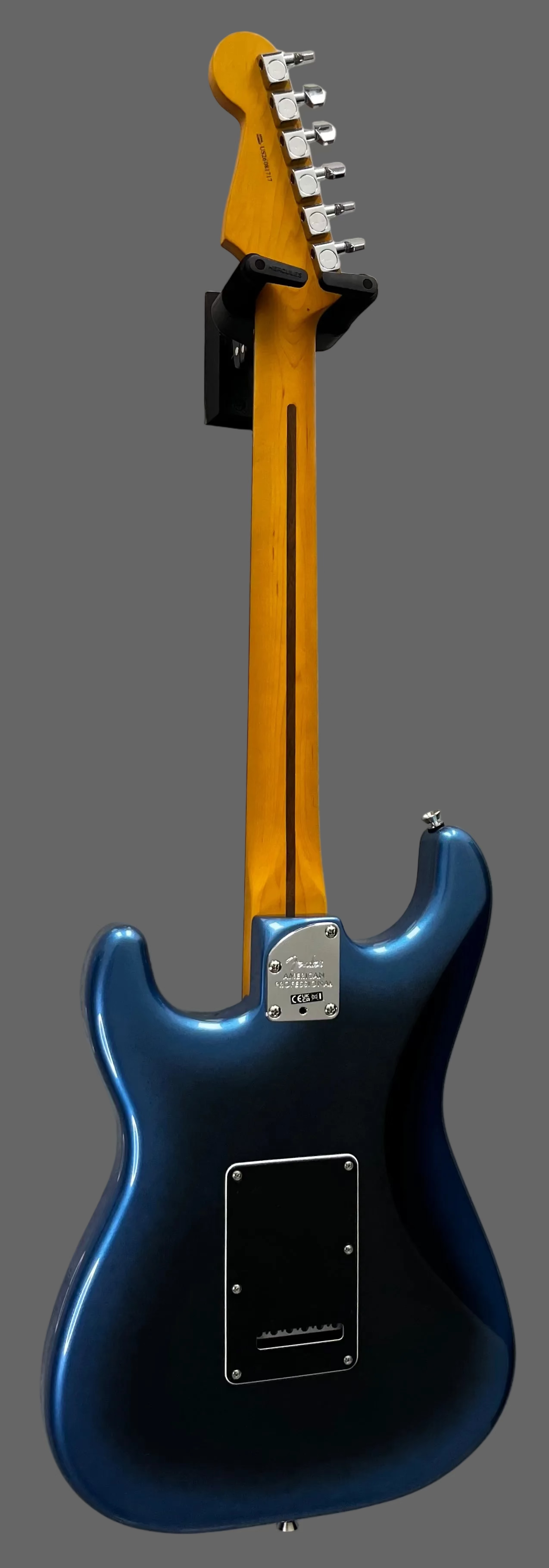 FENDER American Professional Stratocaster MADE IN THE USA Rosewood Fingerboard, Dark Night 011-1110-761 SERIAL NUMBER US26081717 - 8 LBS 4 OZ