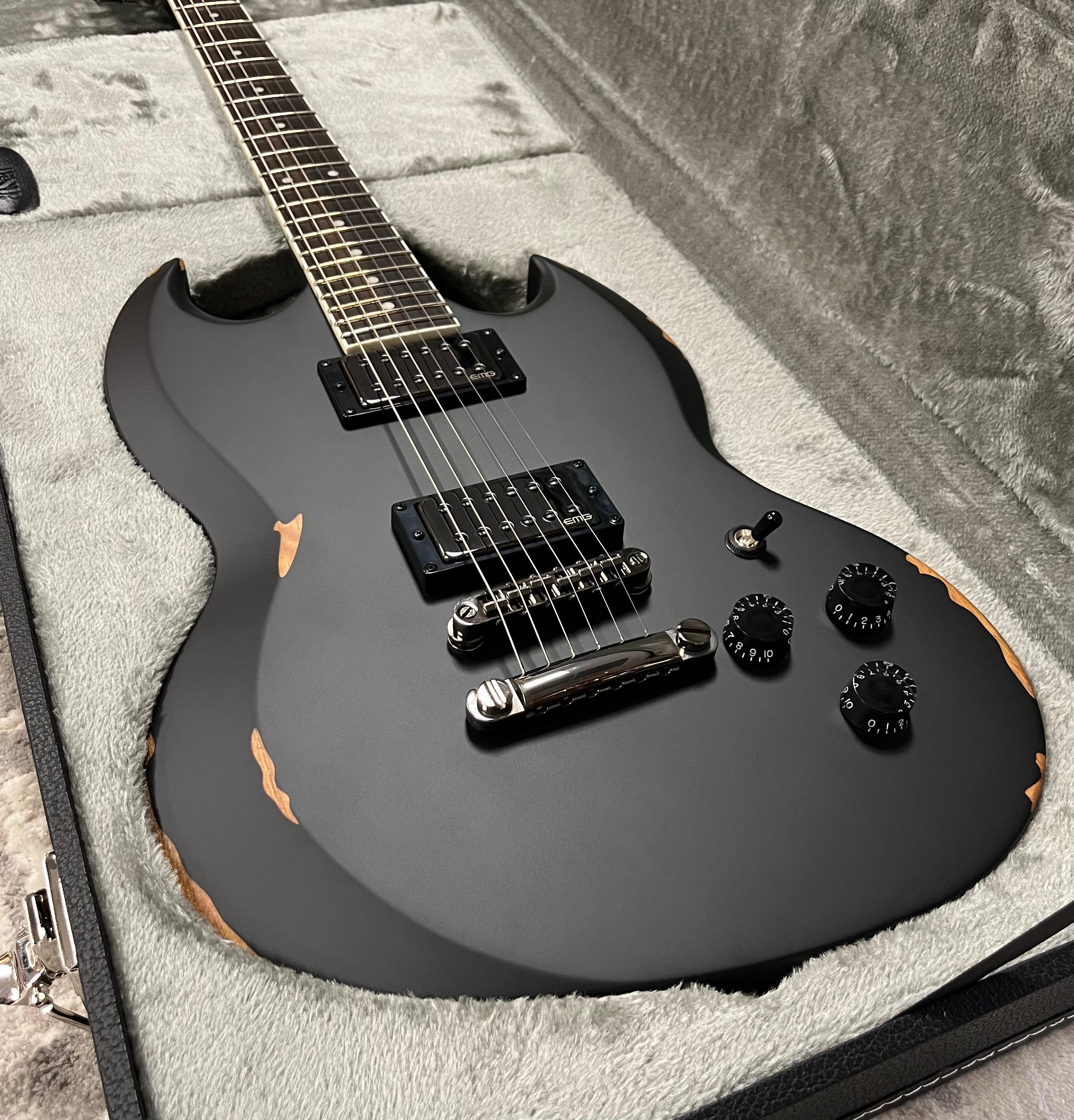 ESP LTD Volsung Lars Frederiksen Electric Guitar, Distressed Black Satin LVOLSUNGDBLKSE SERIAL NUMBER W23071042 - 7.4 LBS