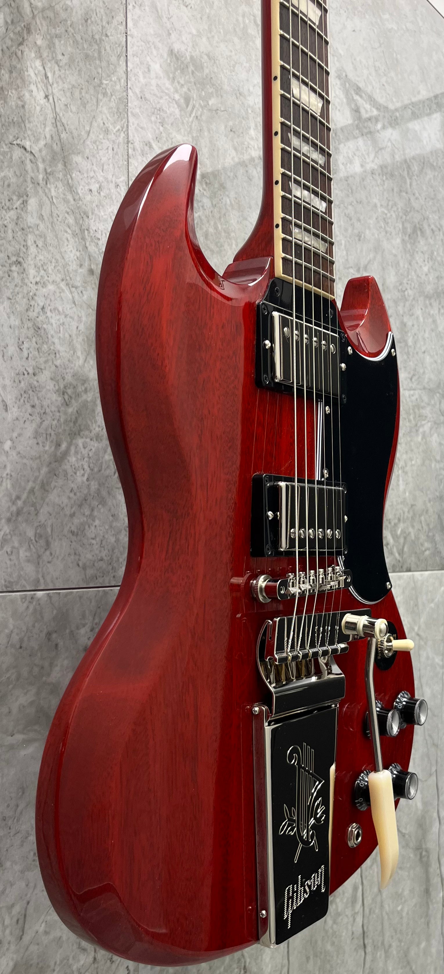 Gibson USA SG Standard 61 Maestro Vibrola SG6100VCNM Vintage Cherry