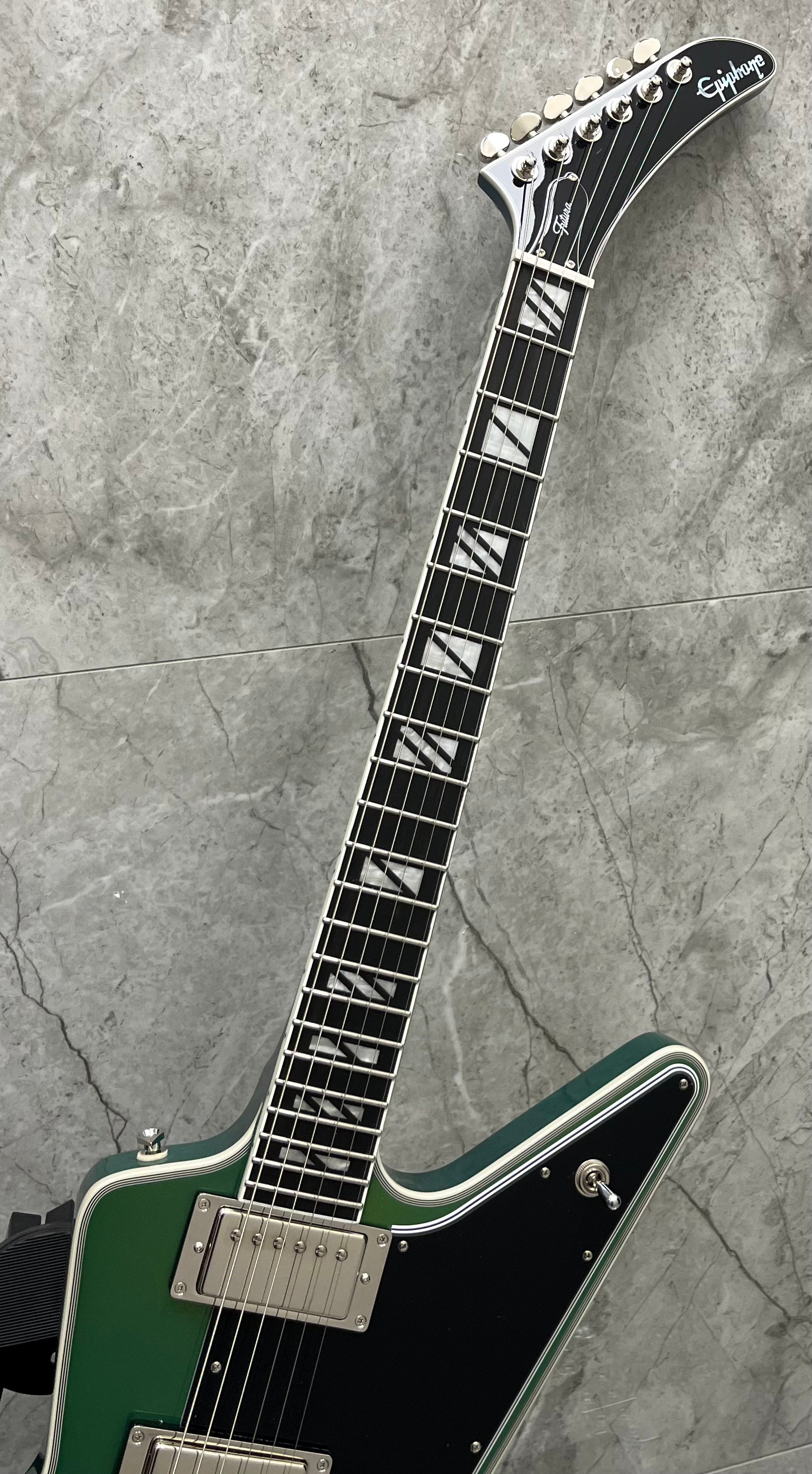 Epiphone Futura Explorer Custom w/ Stainless Steel Frets w/ Gig Bag Dragonfly Shift EIFEXCFSSNH SERIAL NUMBER 25111528333 - 8 LBS 11 OZ