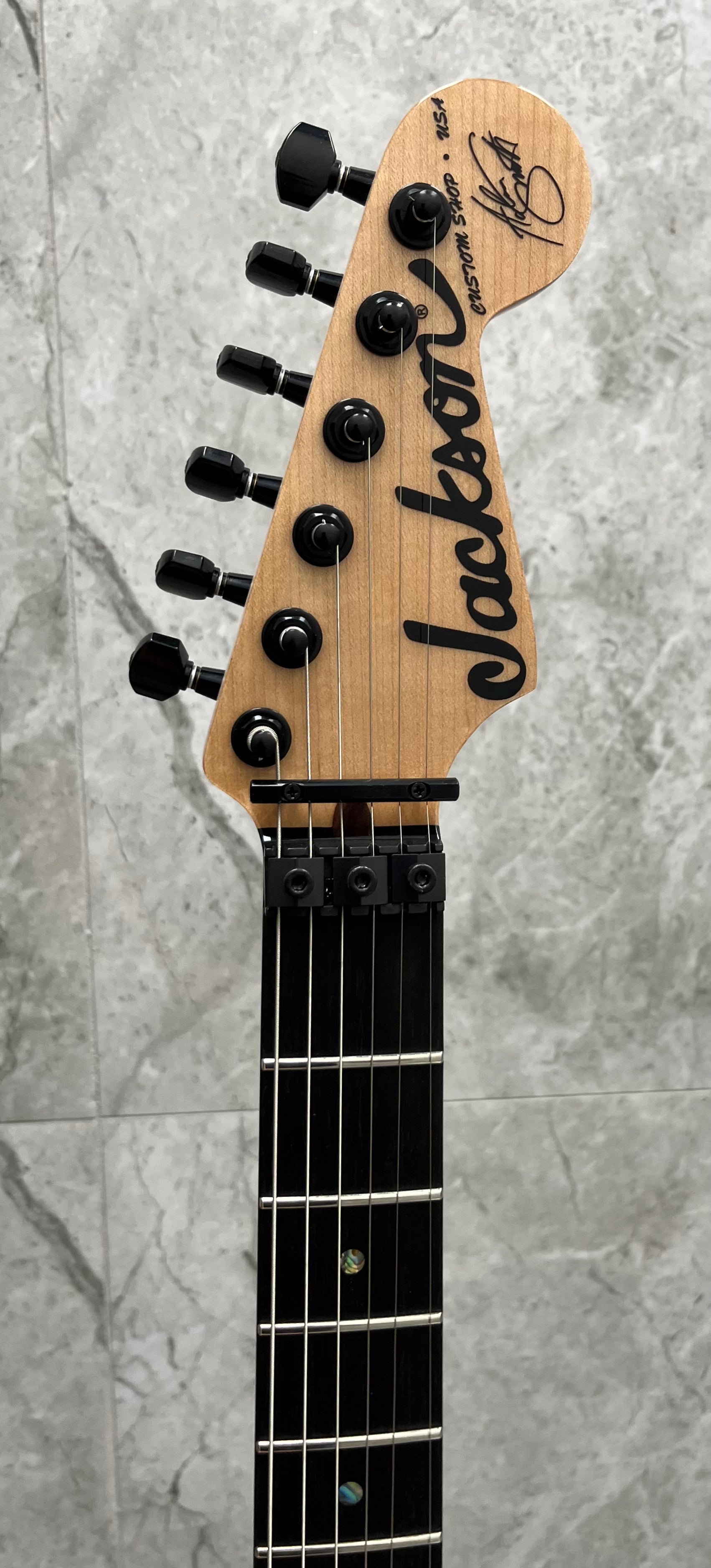 Jackson USA Adrian Smith San Dimas DK, Ebony Fingerboard, Snow White 2805053876 SERIAL NUMBER 010535 - 8 LBS 7 OZ