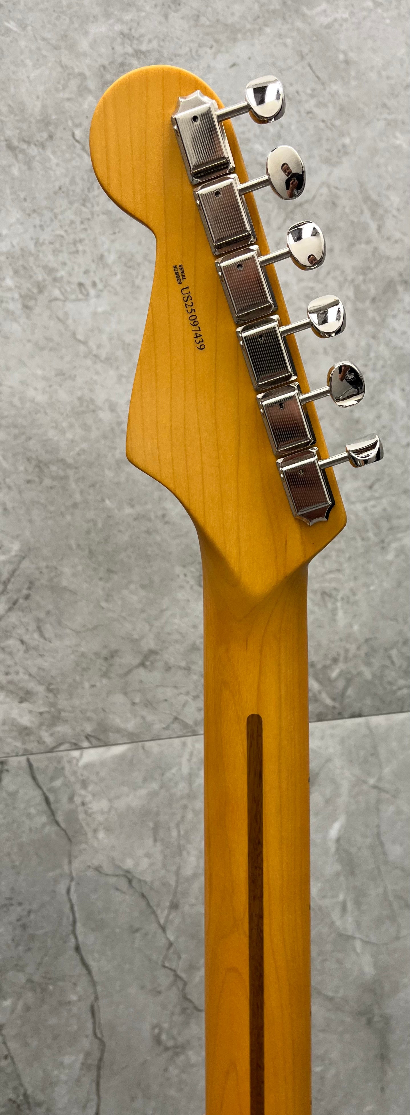 Fender American Professional Classic Stratocaster HSS Maple Fingerboard, 3-Color Sunburst 0114952300 SERIAL NUMBER US25097439 - 8.0 LBS