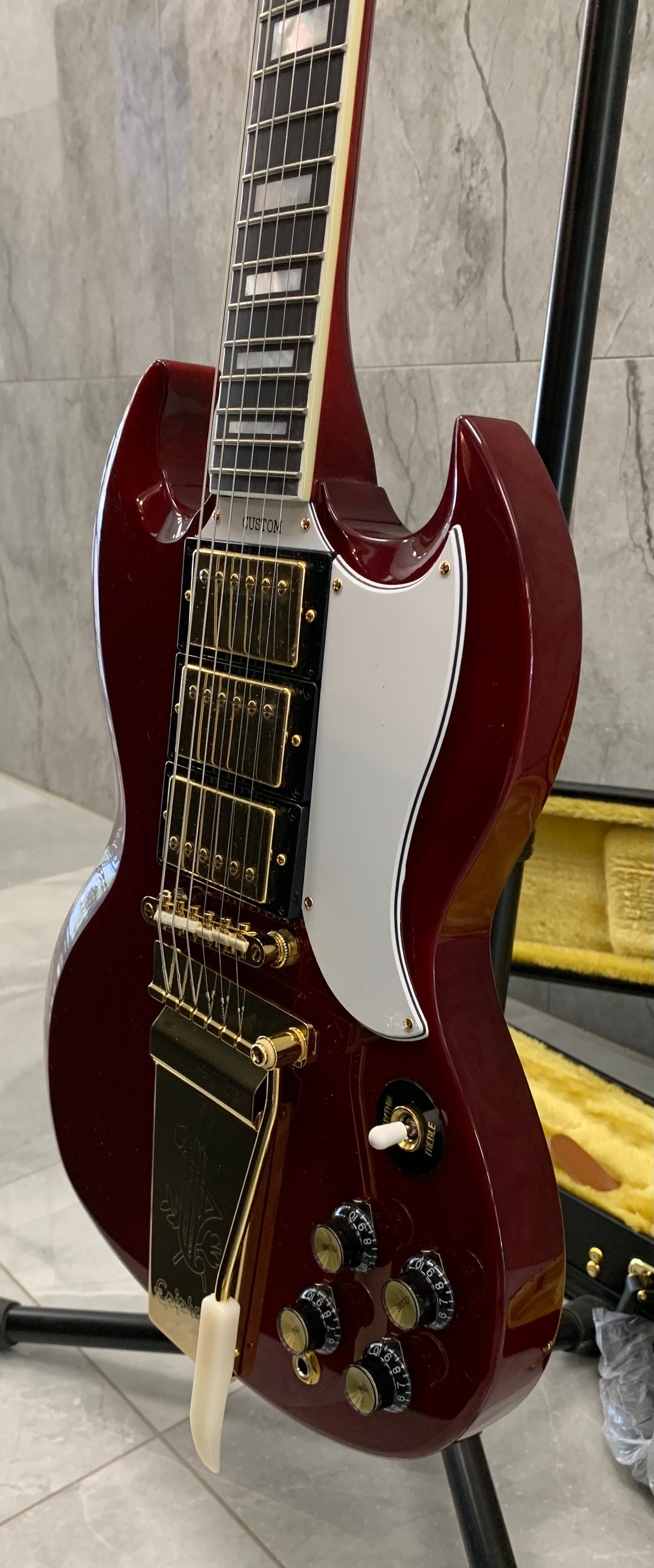 Epiphone Limited Epiphone Joe Bonamassa 1963 SG Custom in Dark Wine Red EIGJB63SGCWRGH