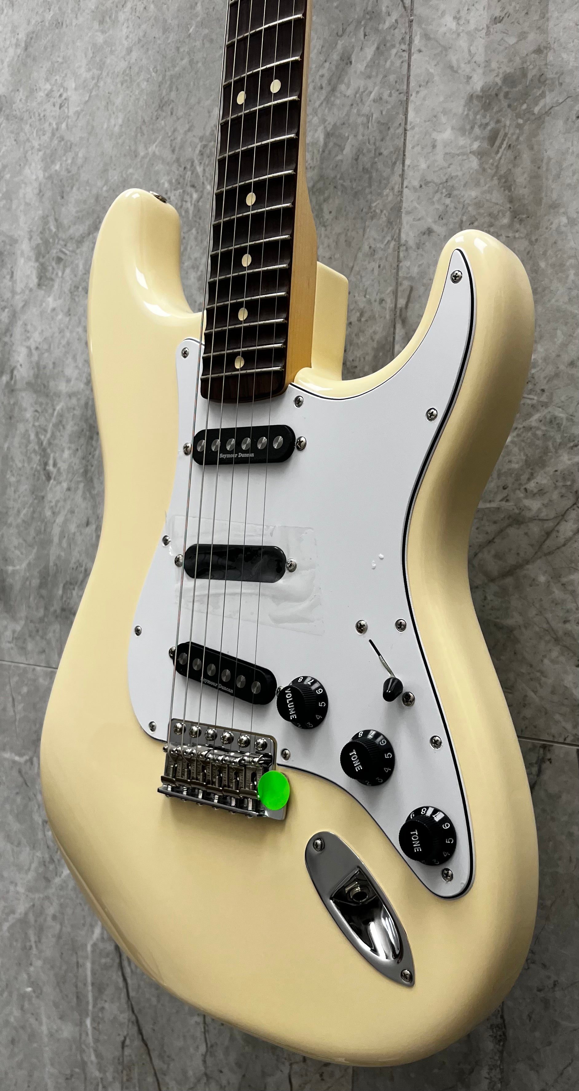 Fender Ritchie Blackmore Stratocaster Scalloped Rosewood Fingerboard Olympic White 0139010305 SERIAL NUMBER MX26002408 - 7 LBS 8 OZ