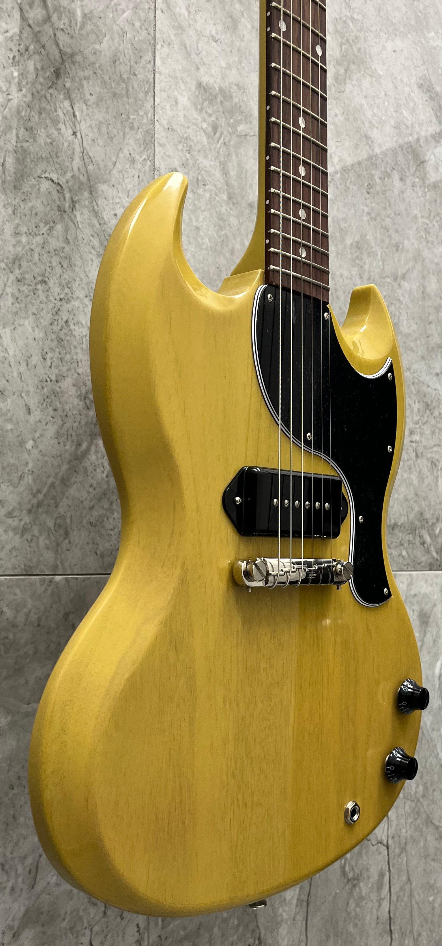 Gibson USA SG Junior TV Yellow W/ HARDSHELL CASE SGJR25TVNH SERIAL NUMBER 228650142 - 5 LBS 14 OZ