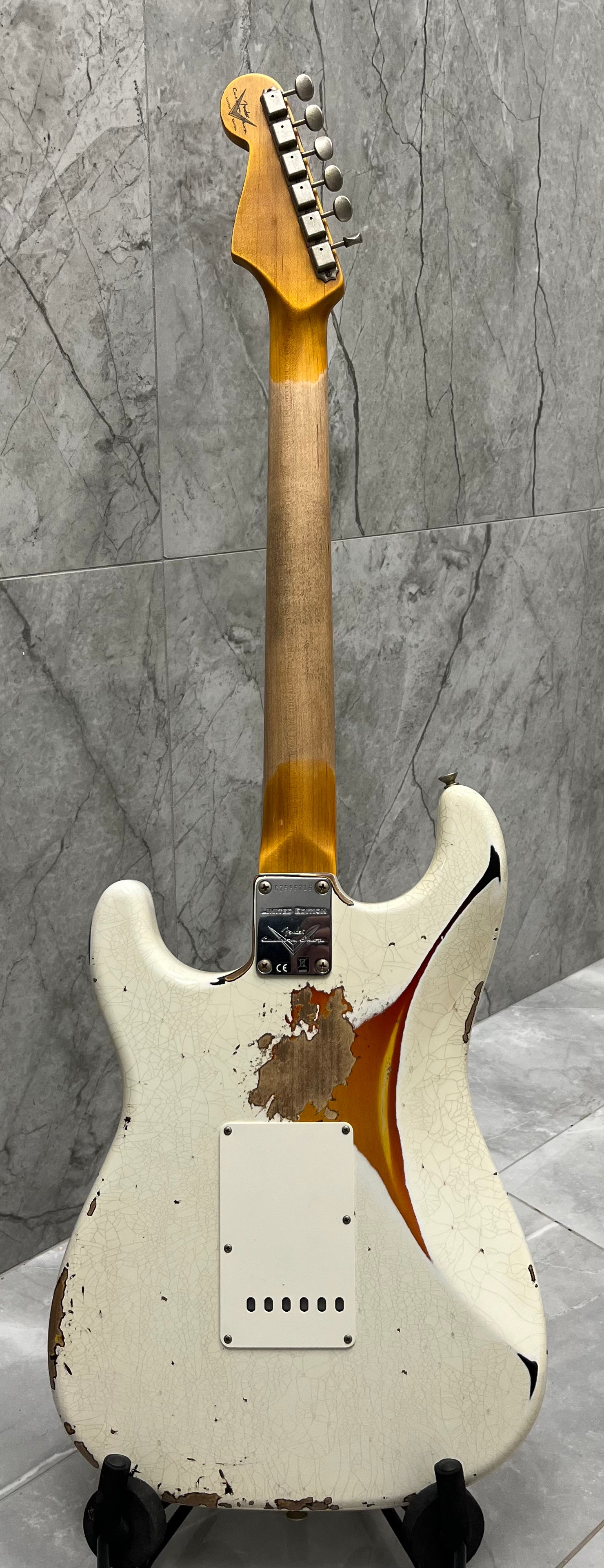 Fender USA Custom Shop Limited Edition 1962 Heavy Relic Stratocaster Aged Olympic White Over 3-Tone Sunburst 9236081164 SERIAL NUMBER CZ586716 7 LBS 15 OZ