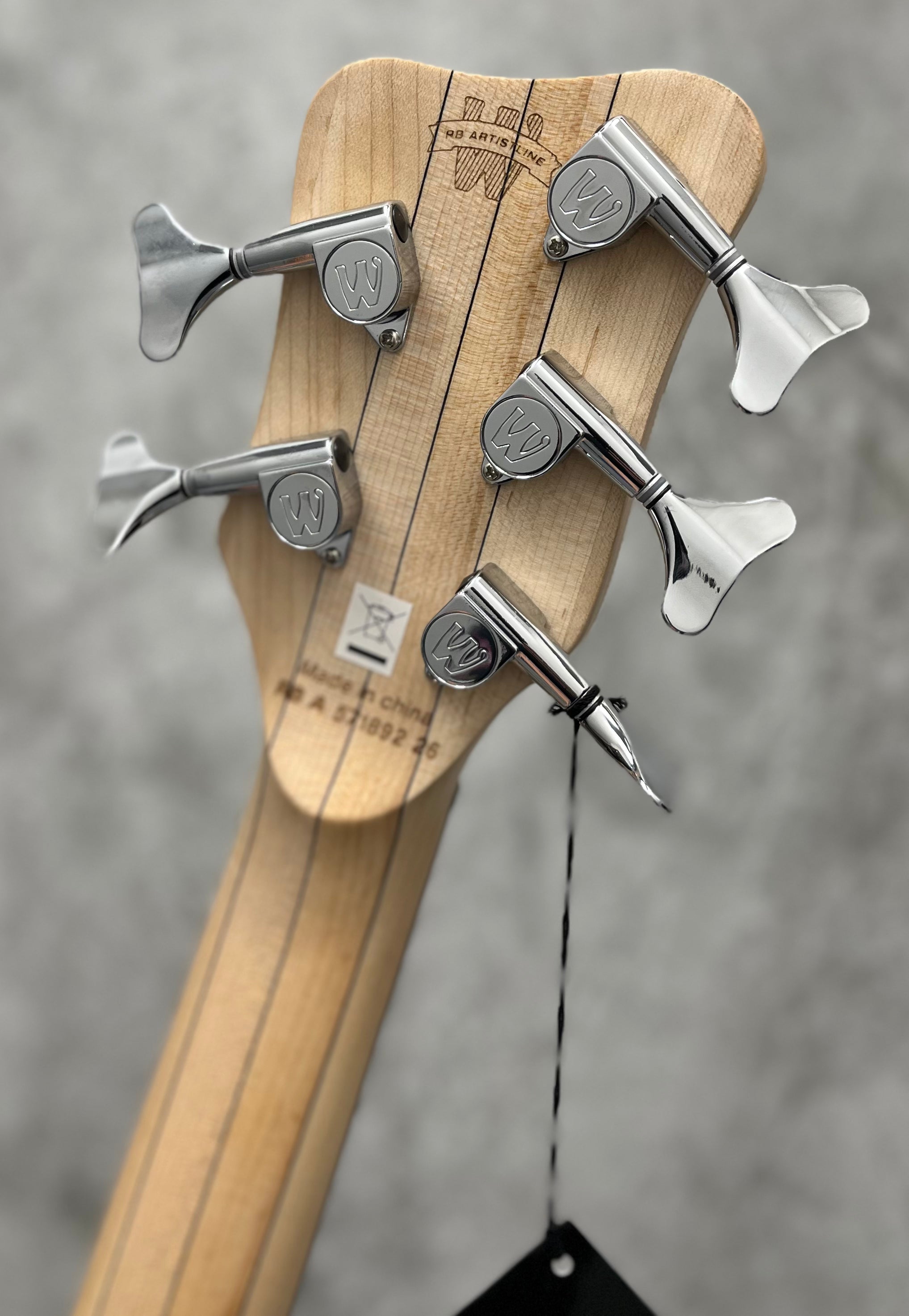 Warwick RockBass Artist Line Robert Trujillo Metallica 5 String - Solid Black Satin BA194593AAALDFR SERIAL NUMBER RB A 571892 26 - 8 LBS 12 OZ