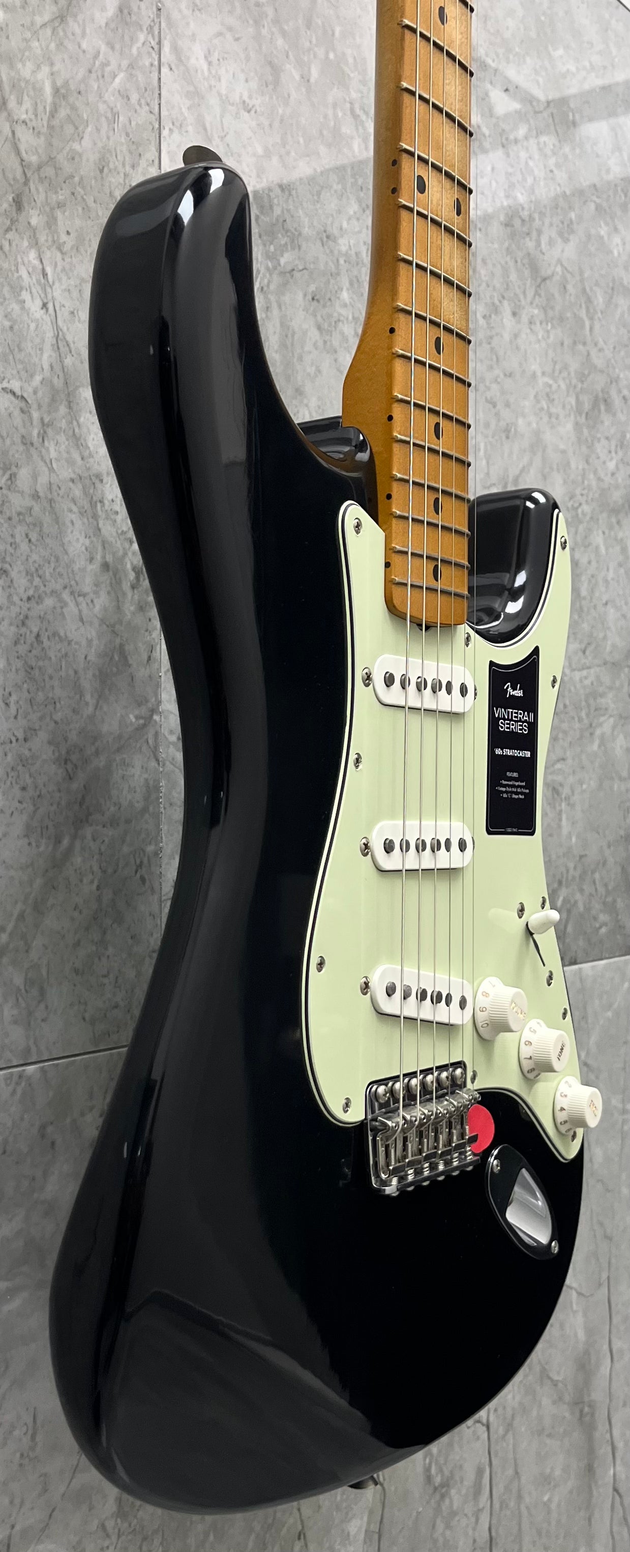 Fender Limited Edition Vintera  II Road Worn 60s Stratocaster Maple Fingerboard, Black 0148082306 SERIAL NUMBER MX25076627 - 7 LBS 1 OZ