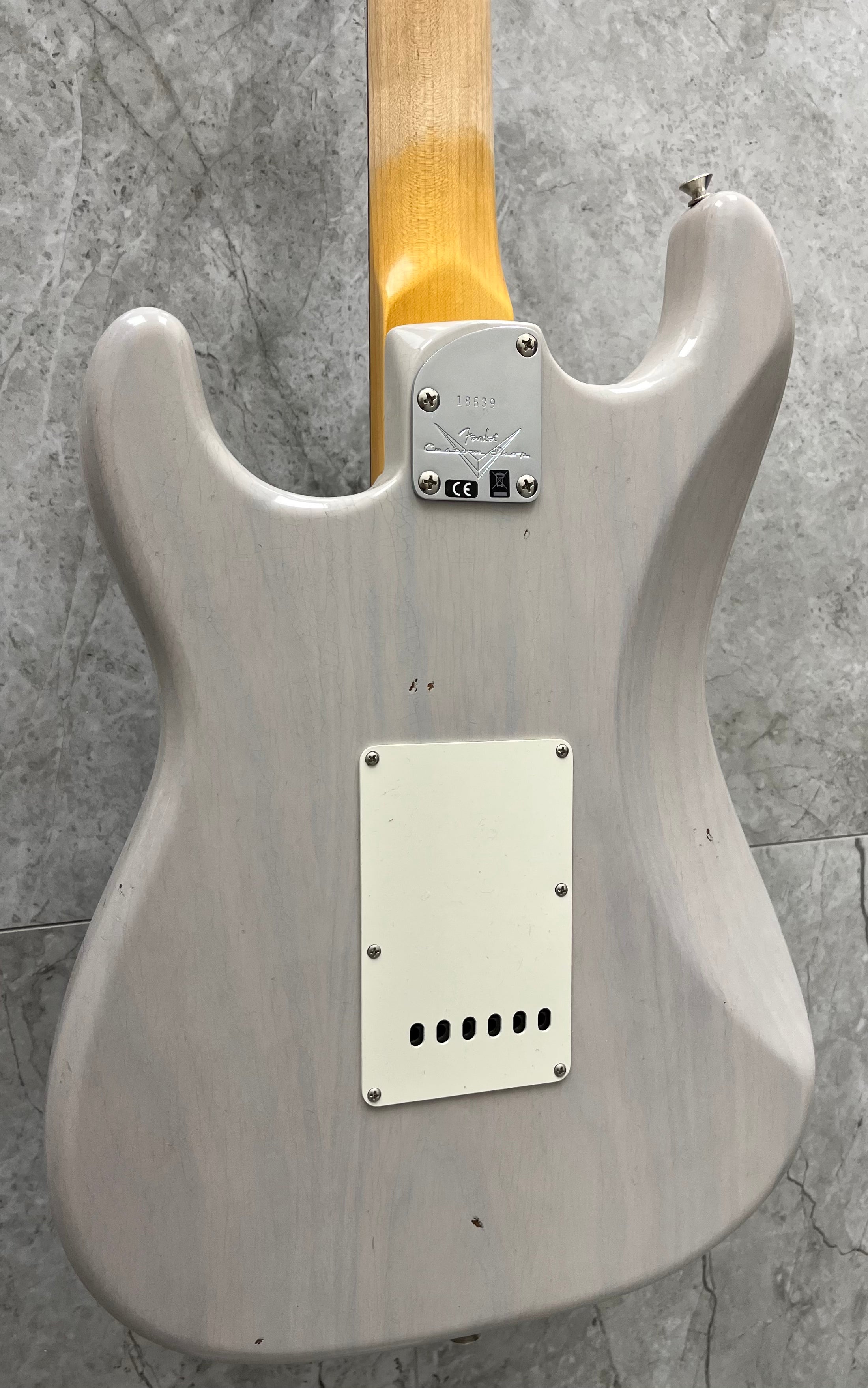 Fender USA Custom Shop Limited Edition Roasted Stratocaster Journeyman Relic with Closet Classic Hardware, Rosewood Fingerboard, Dirty White Blonde 9235700070 SERIAL NUMBER 18639 - 7.0 LBS