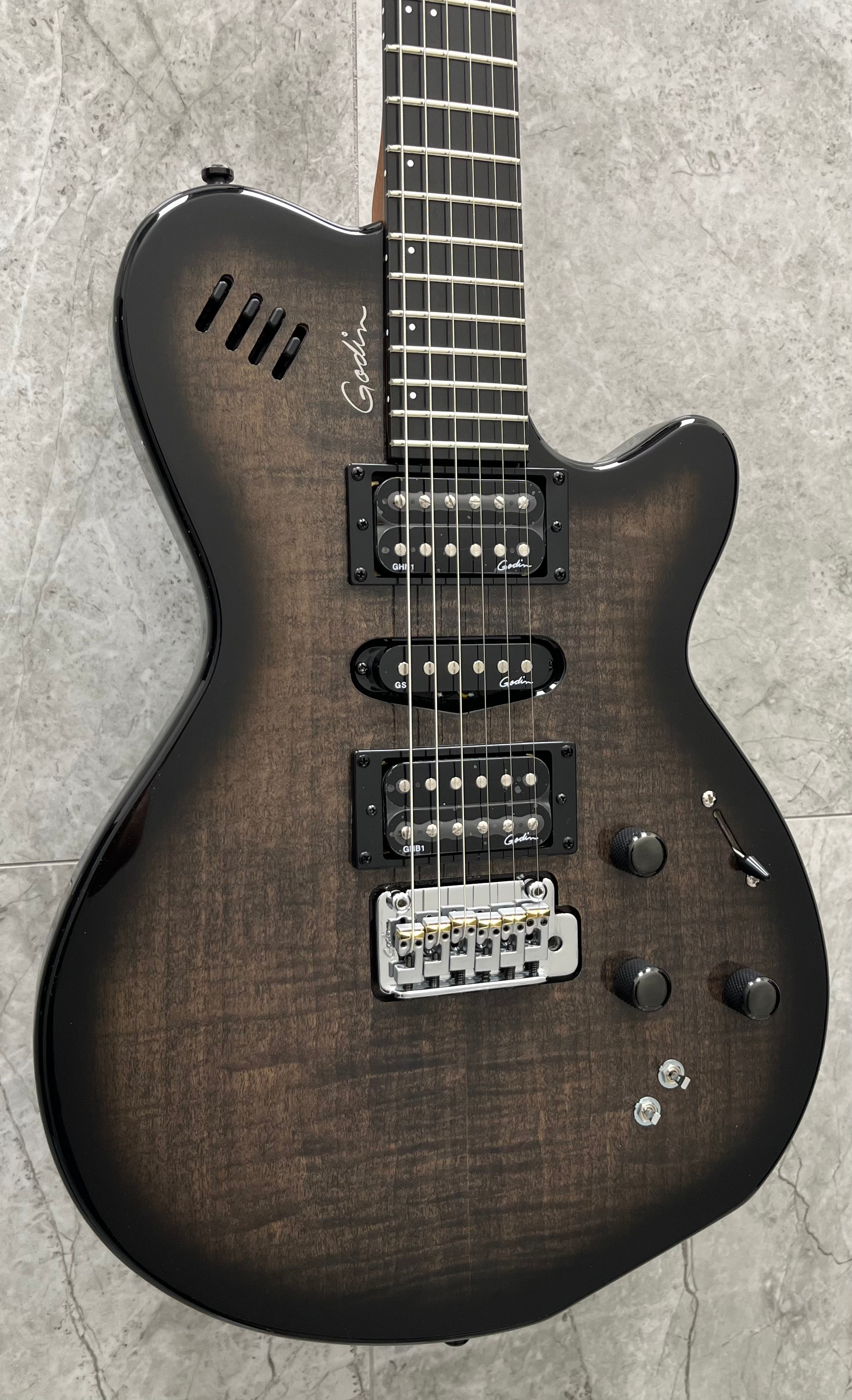 Godin Made in Canada xtSA Trans Black Flame 025503 SERIAL NUMBER 22162102 - 7.8 LBS