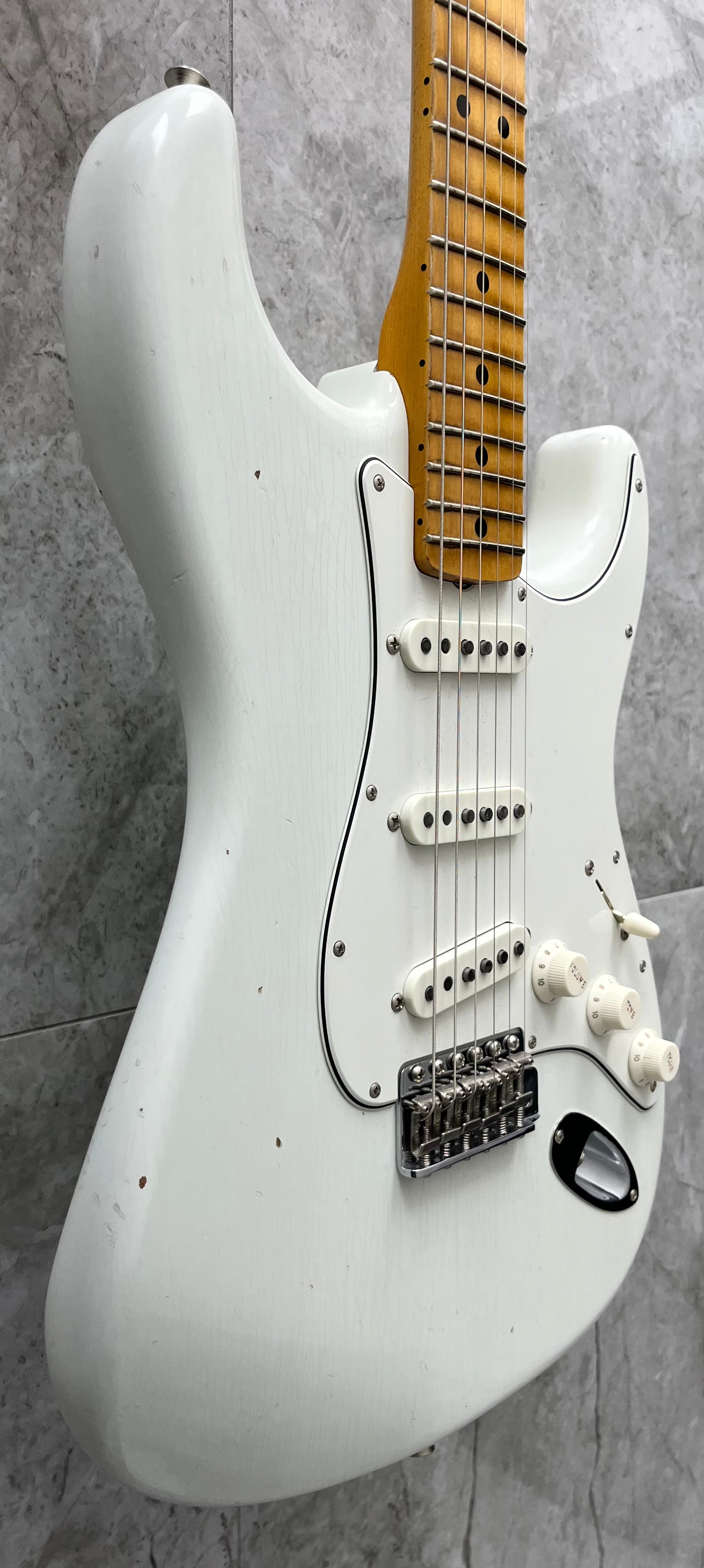 FENDER Jimi Hendrix USA Custom Shop Voodoo Child Strat - Journeyman Relic Olympic White 1510682805 SERIAL NUMBER VC0400 - 7.6 LBS