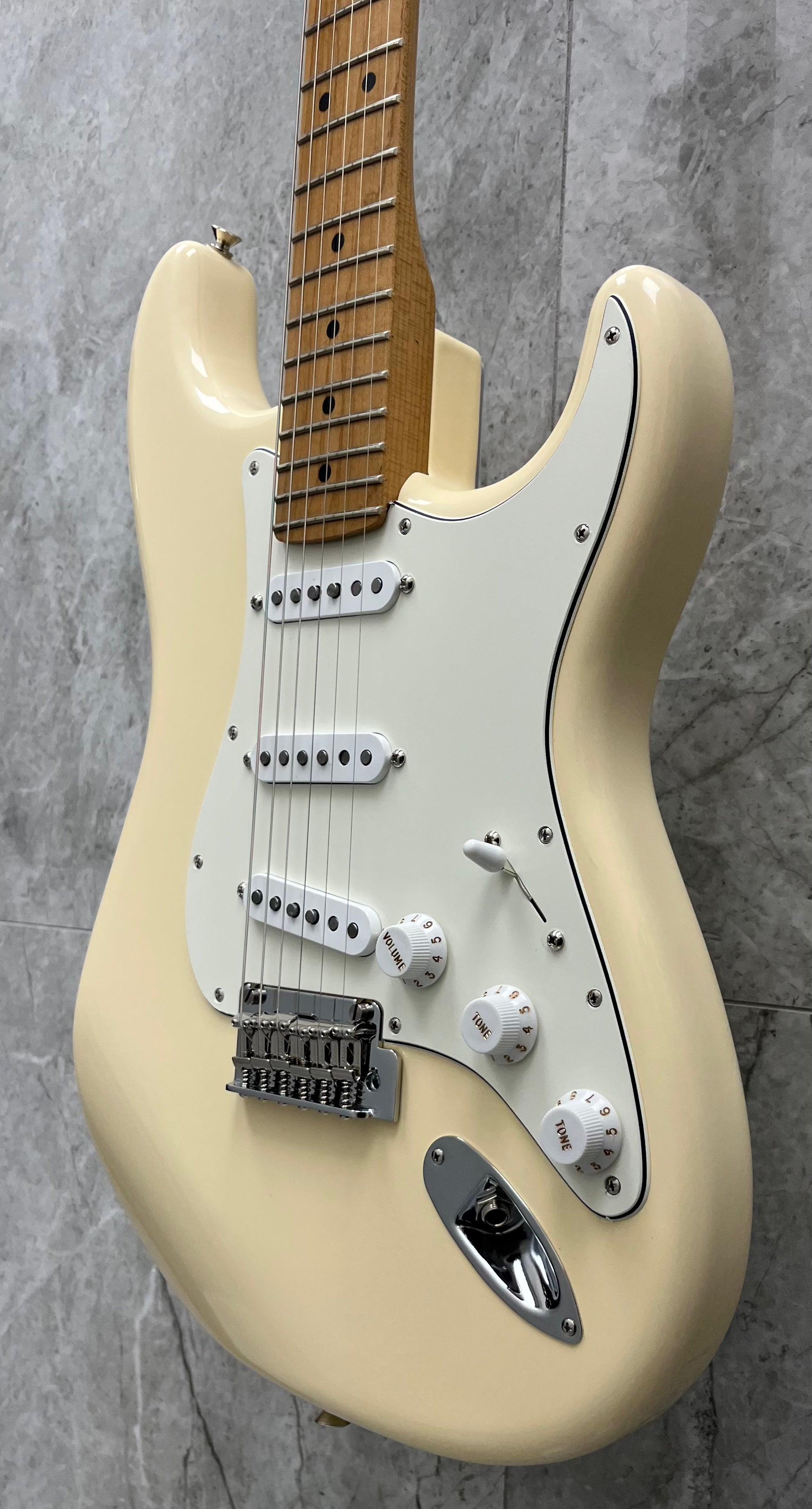 Fender Limited Edition Player II Stratocaster with Custom Shop Pickups, Roasted Maple Fingerboard - Olympic White 0141512505 SERIAL NUMBER MX25109935 - 7 LBS 14 OZ