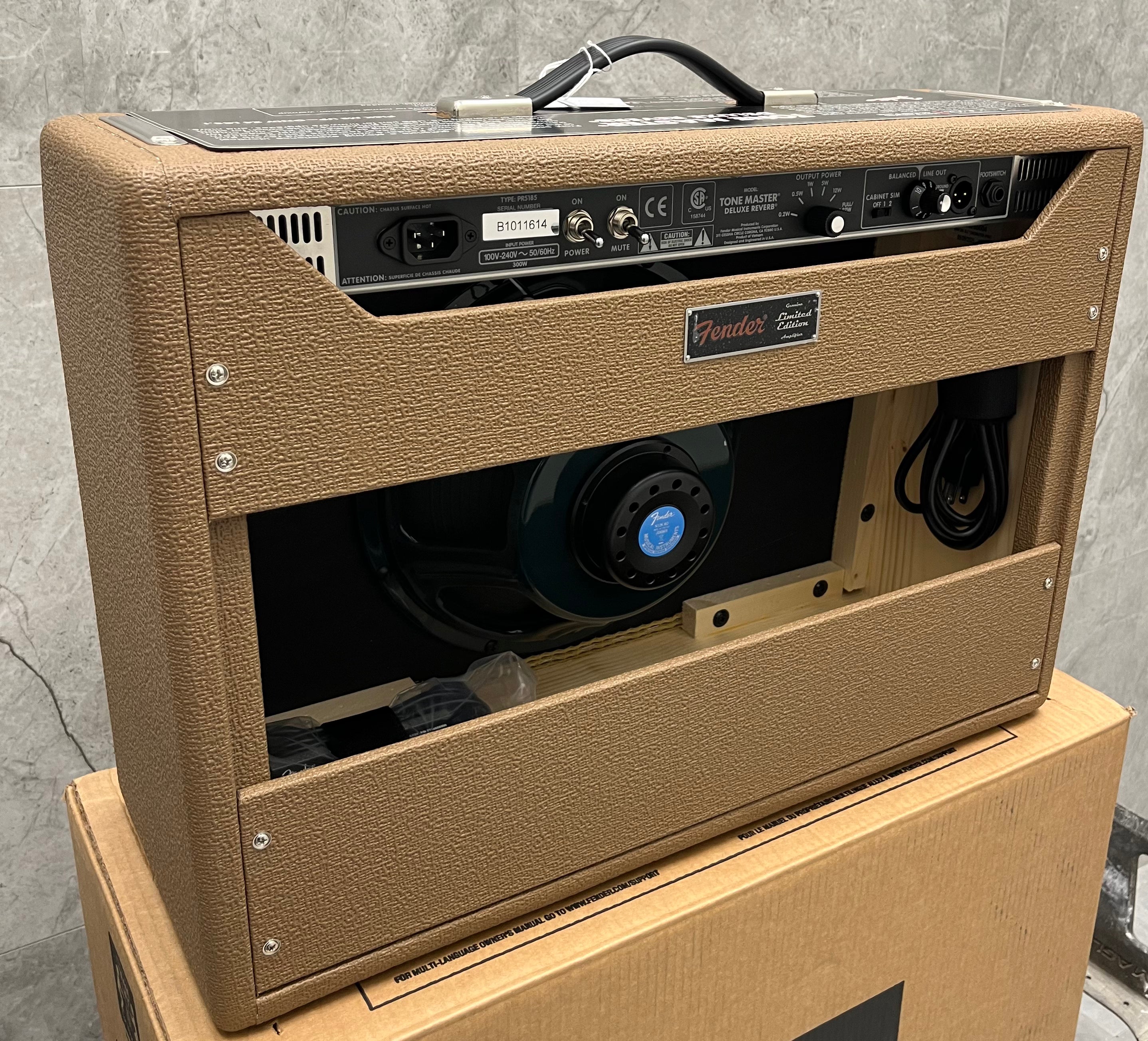 Fender LIMITED EDITION Tone Master Deluxe Reverb 1x12 Amplifier W/ FOOTSWITCH - Cocoa 2274100950