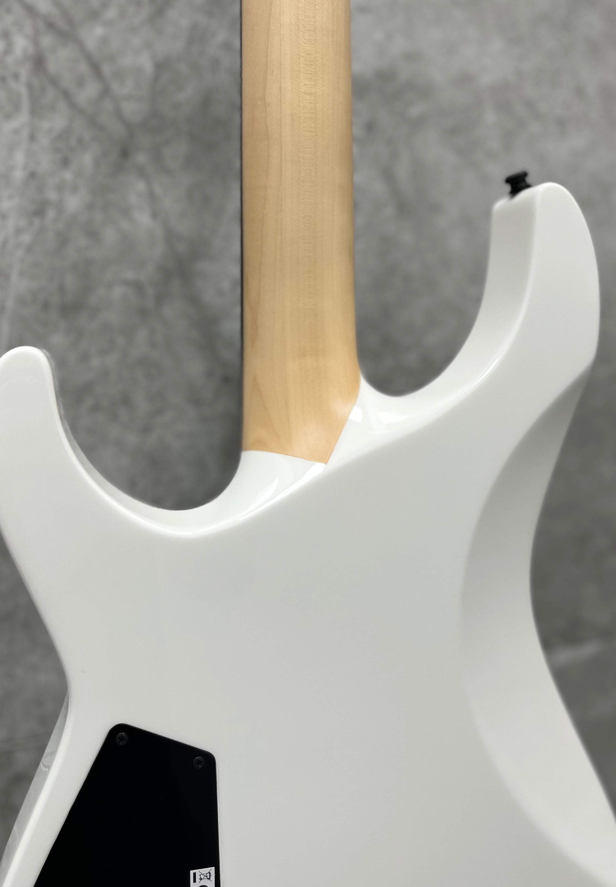 ESP EII E-II M-I MI MADE IN JAPAN NECK THRU NT Electric Guitar, Snow White EIIMINTSW SERIAL NUMBER ES6952253 - 7 LBS 9 OZ
