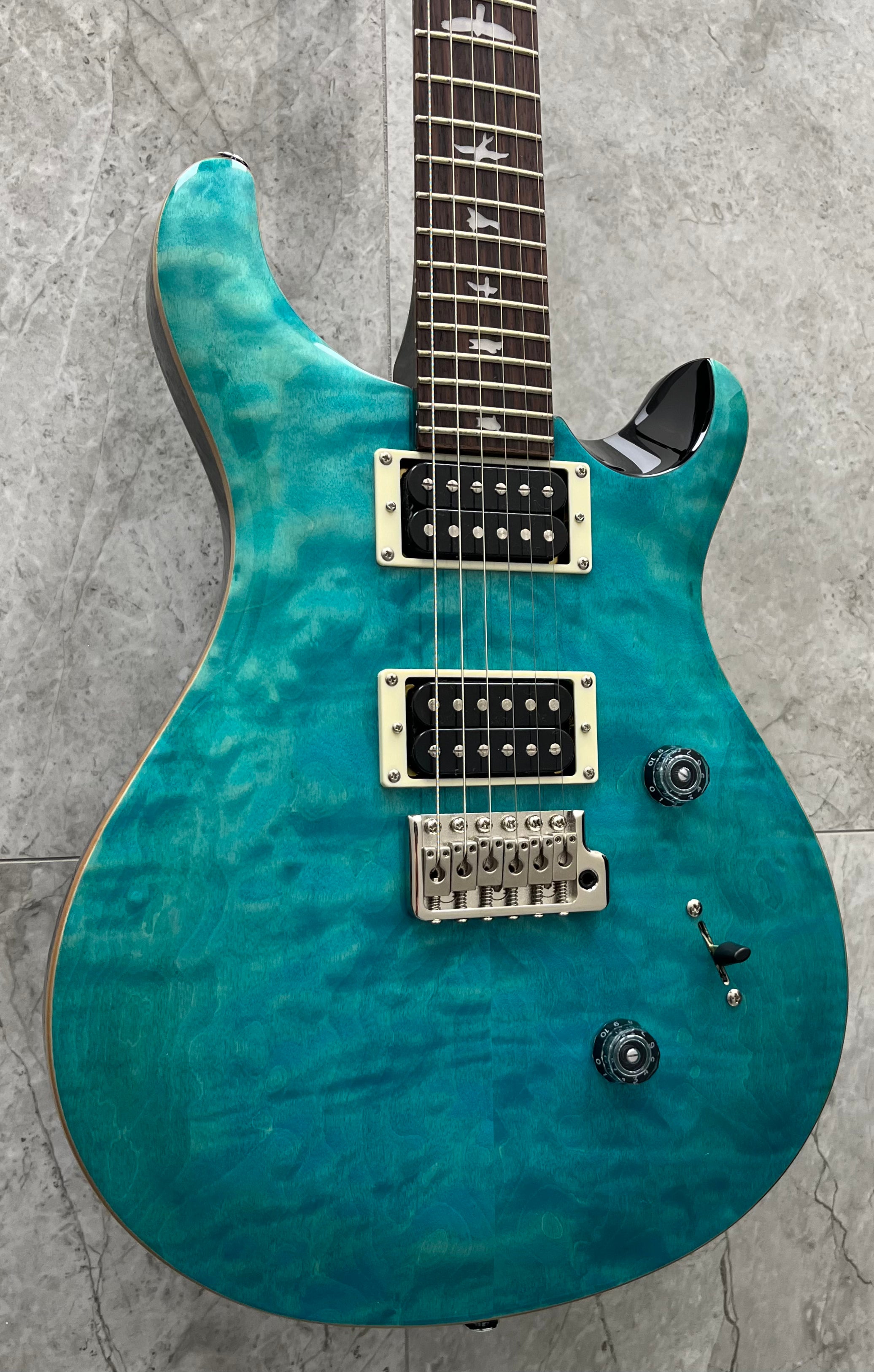 PRS GUITARS SE Custom 24 Quilt TOP – Sapphire 108191:SA SERIAL NUMBER CTIH030773 - 8.0 LBS