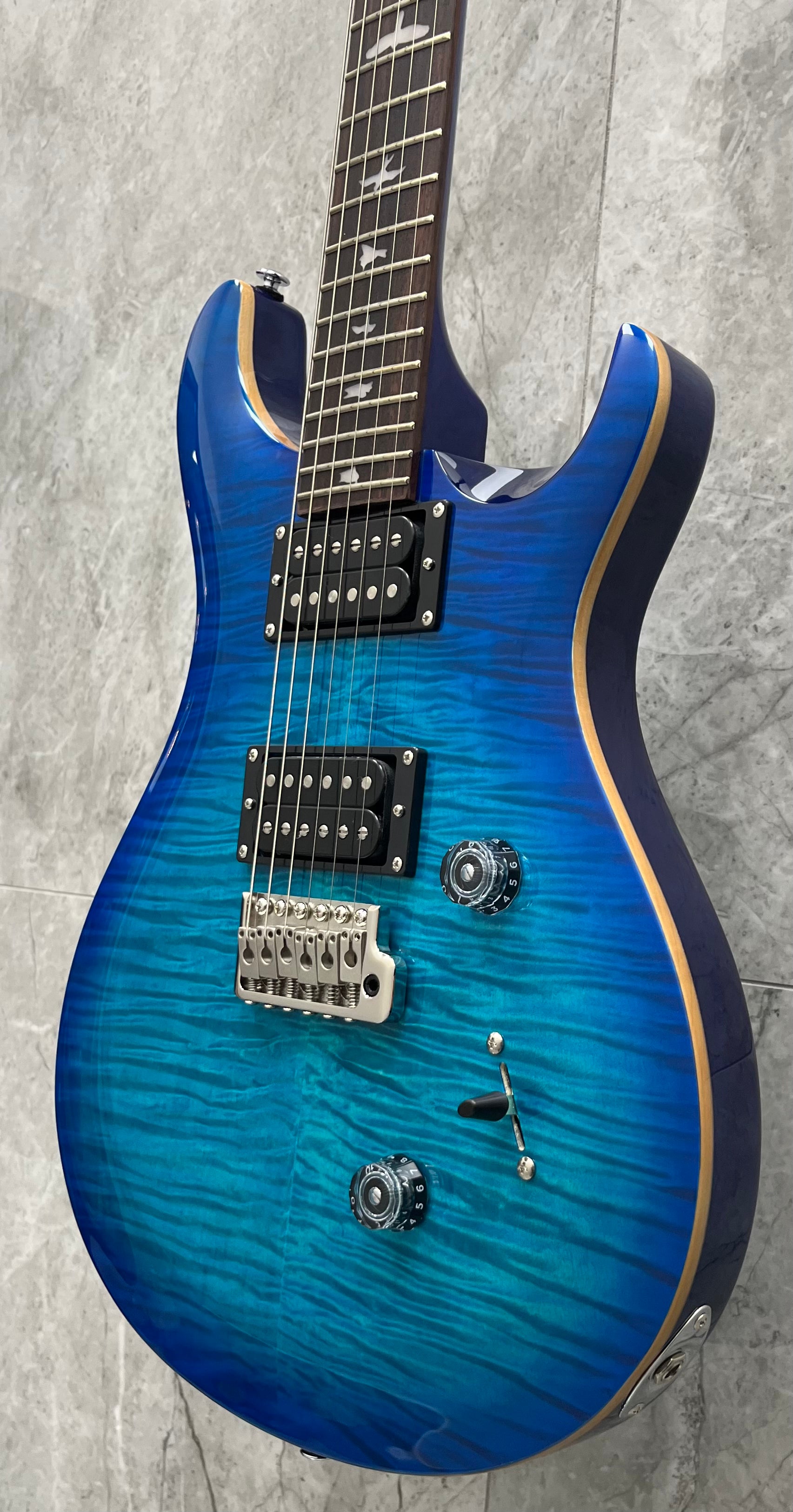 PRS GUITARS SE Custom 24 W/ GIG BAG Lake Blue 108193:LB SERIAL NUMBER CTIG108250 - 7 LBS 10 OZ