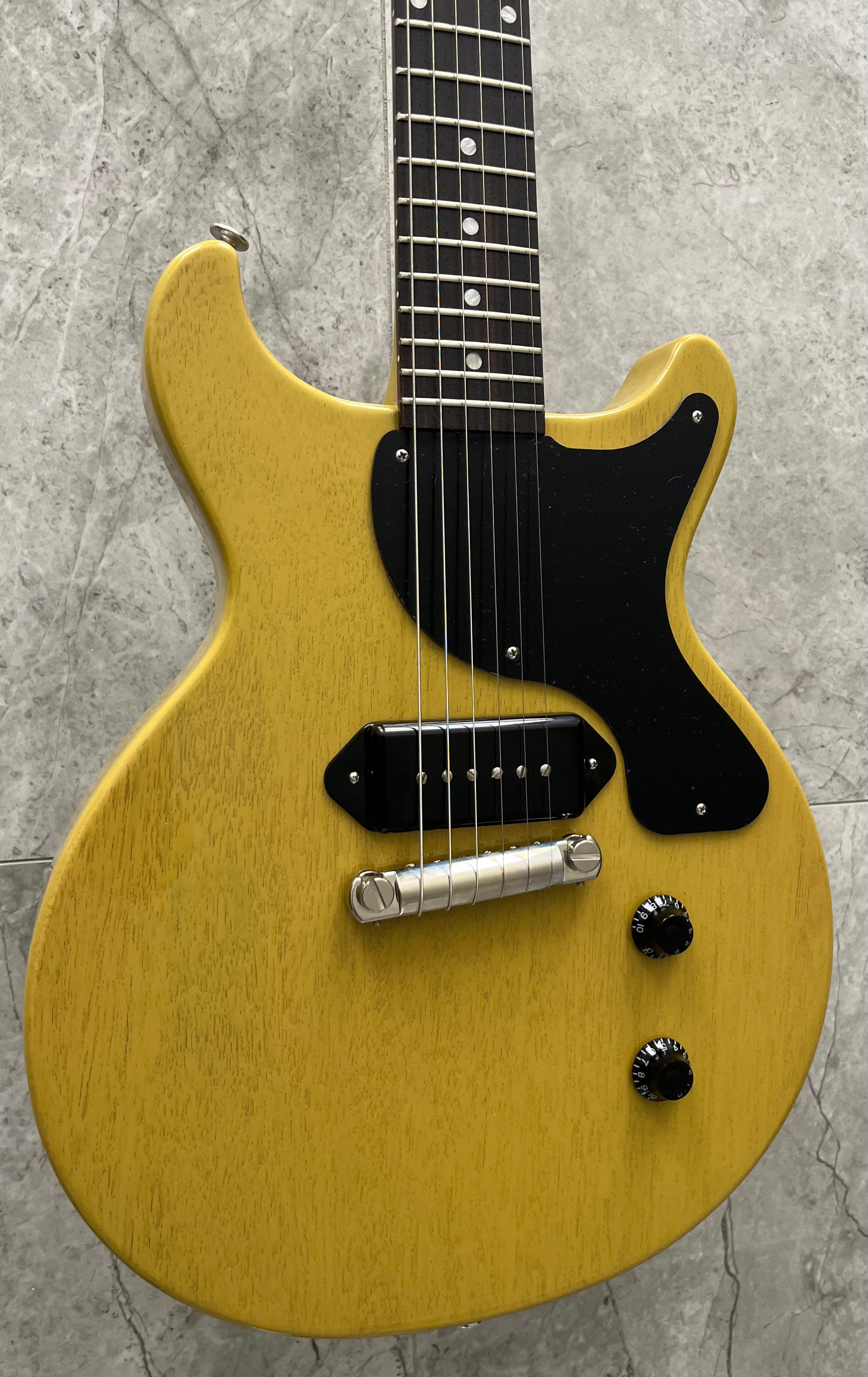 Gibson USA Les Paul Junior Double Cut Electric Guitar with Hardshell Case - TV Yellow LPJD00TVNH SERIAL NUMBER 214350265 - 6 LBS 10 OZ