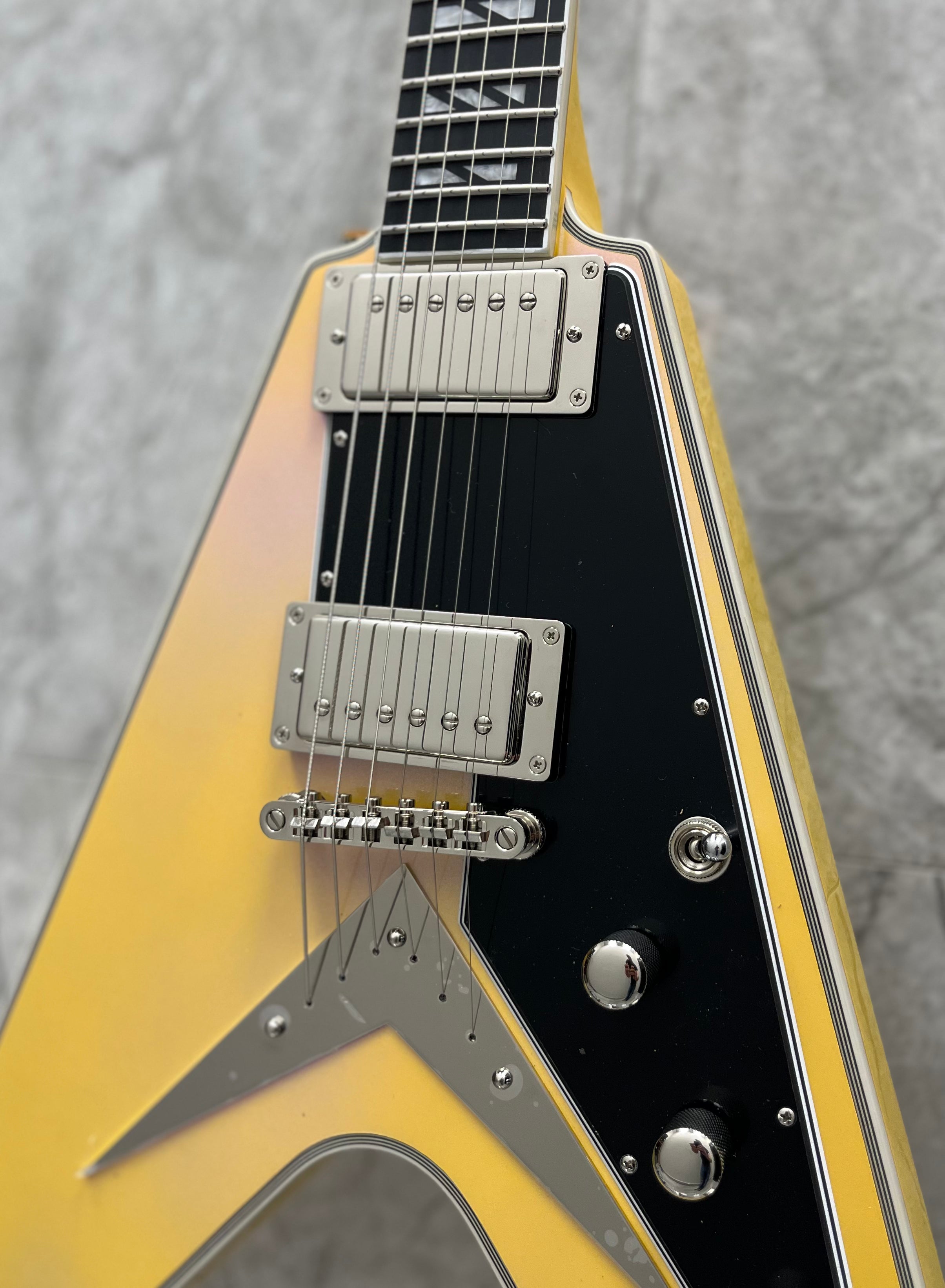 Epiphone Futura Flying V Custom Stainless Steel Frets Solaris Shift W/ GIG BAG EIFFVCSLSNH SERIAL NUMBER 25111526099 - 7 LBS 10 OZ