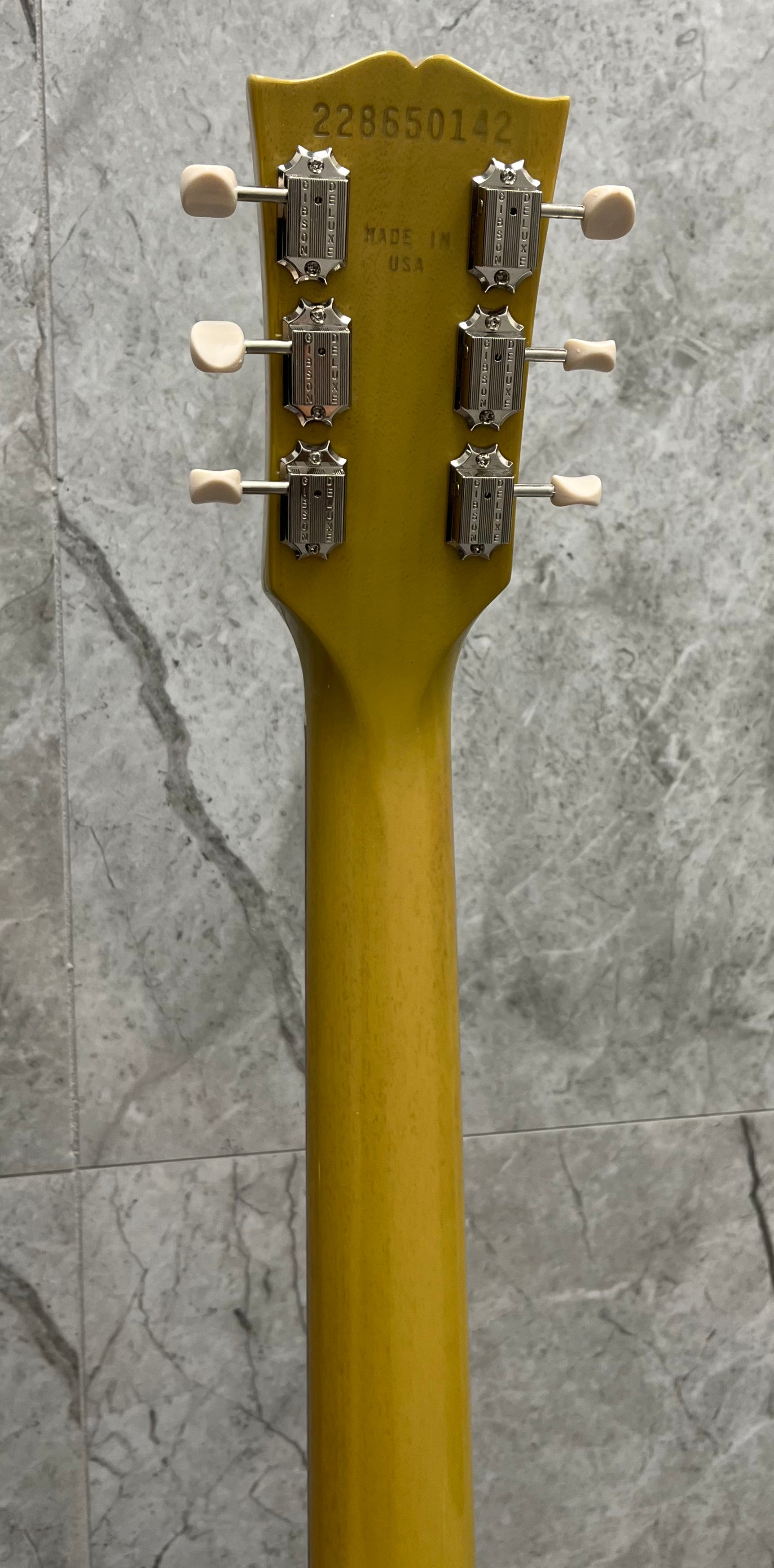 Gibson USA SG Junior TV Yellow W/ HARDSHELL CASE SGJR25TVNH SERIAL NUMBER 228650142 - 5 LBS 14 OZ