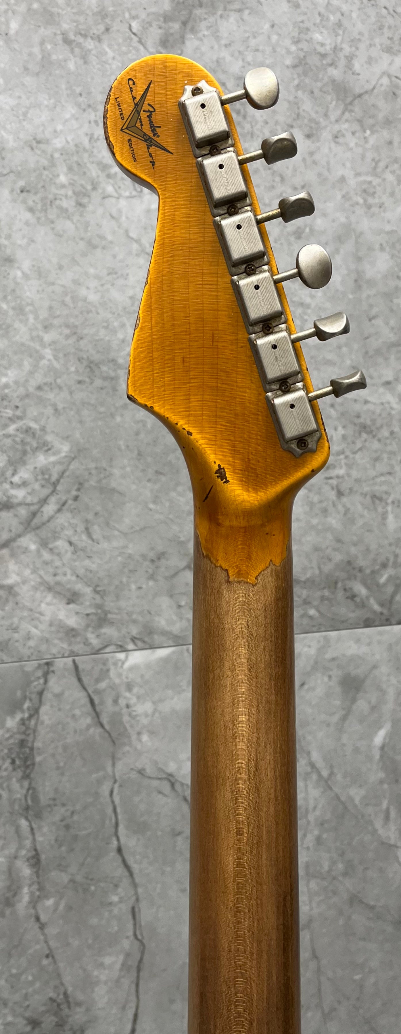 Fender USA Custom Shop Special Run 62/63 Stratocaster Super Heavy Relic Tomatillo Green 9231017115 SERIAL NUMBER CZ585946 - 7 LBS 14 OZ