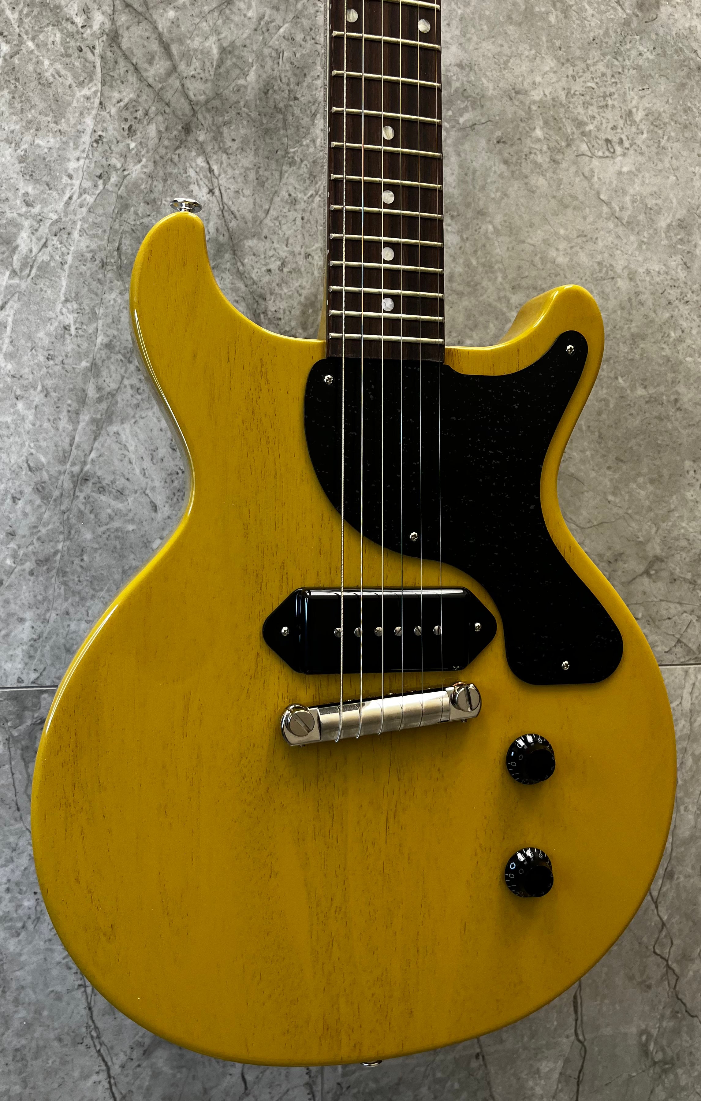 Gibson USA Les Paul Junior Double Cut Electric Guitar with Hardshell Case - TV Yellow LPJD00TVNH SERIAL NUMBER 214760151 - 7 LBS 2 OZ