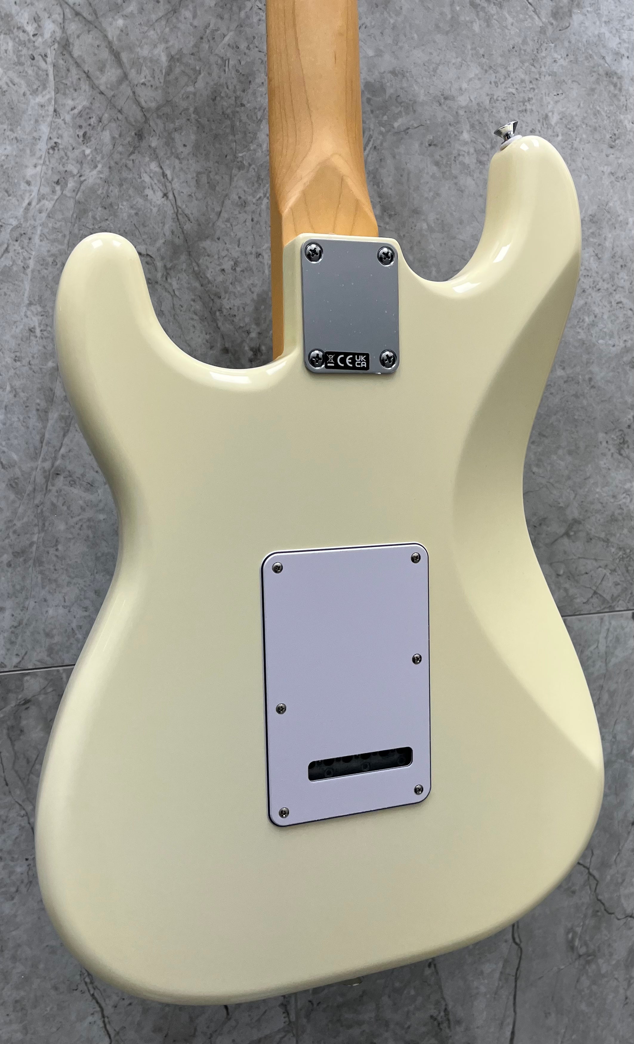 FENDER Standard Stratocaster Maple Fingerboard Olympic White 0266220505 NEW 2025 MODEL
