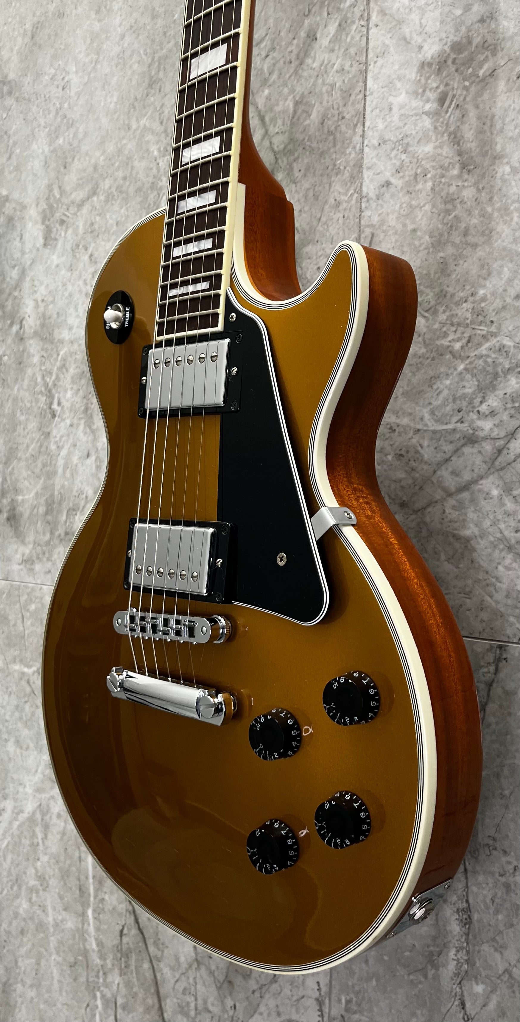 Gibson USA Les Paul Custom Classic Gold Top  - Consignment - USED SPECIAL 2012 - EXCELLENT CONDITION - SERIAL NUMBER 127211312 - 9 LBS 6 OZ