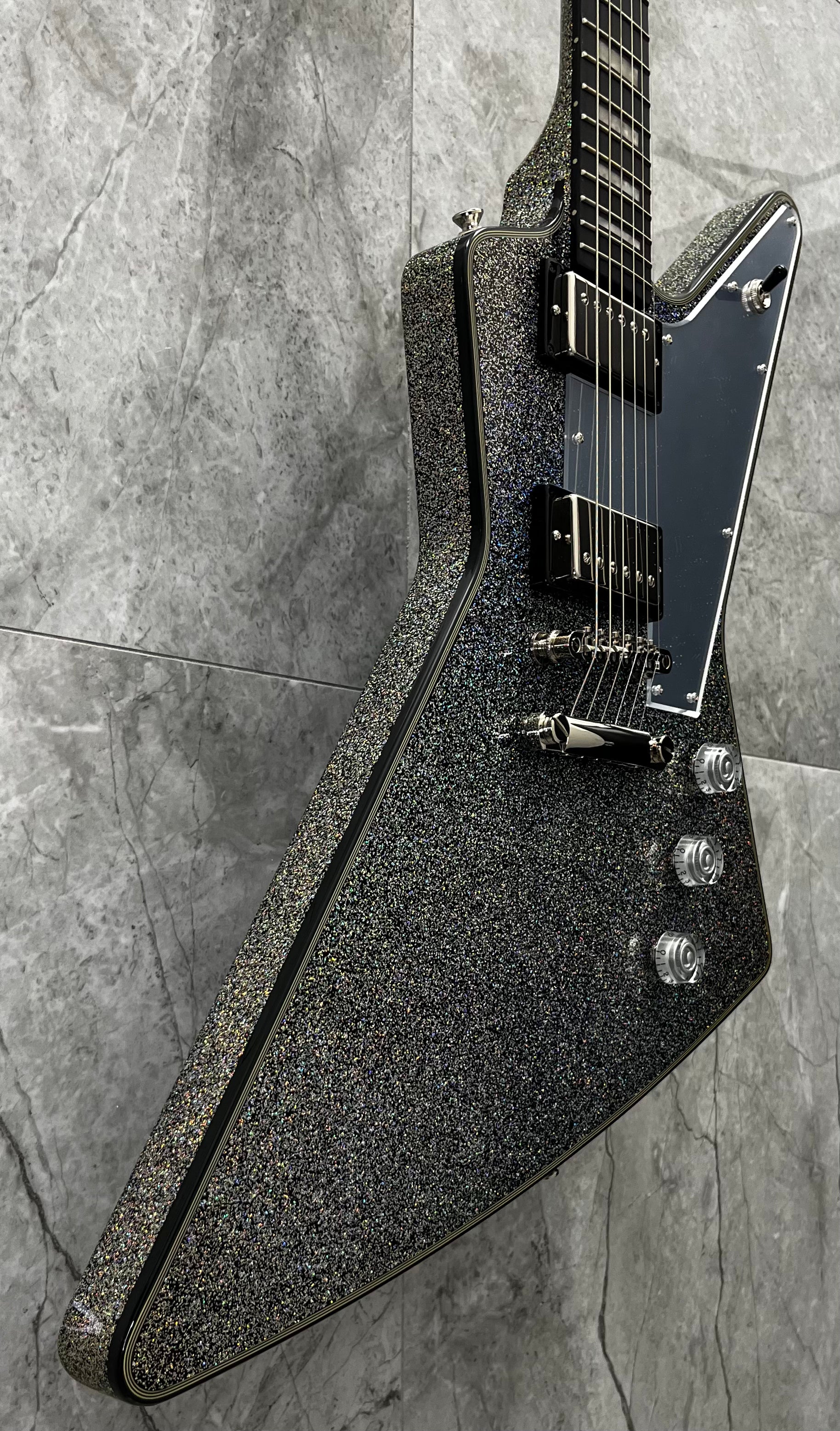 Epiphone Inspired by Gibson Lzzy Hale Explorer Custom w/ HARDSHELL CASE EILHEXDSNH SERIAL NUMBER 26031521368 - 8 LBS 5 OZ