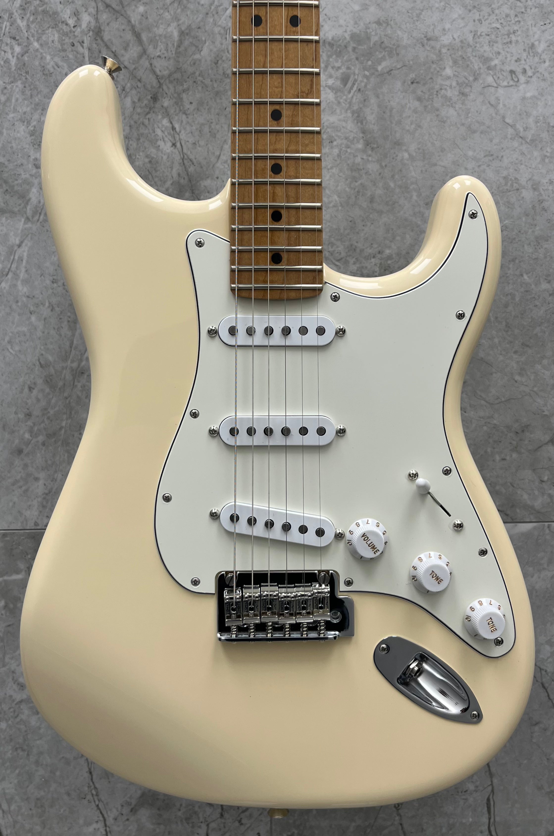 Fender Limited Edition Player II Stratocaster with Custom Shop Pickups, Roasted Maple Fingerboard - Olympic White 0141512505 SERIAL NUMBER MX25109935 - 7 LBS 14 OZ