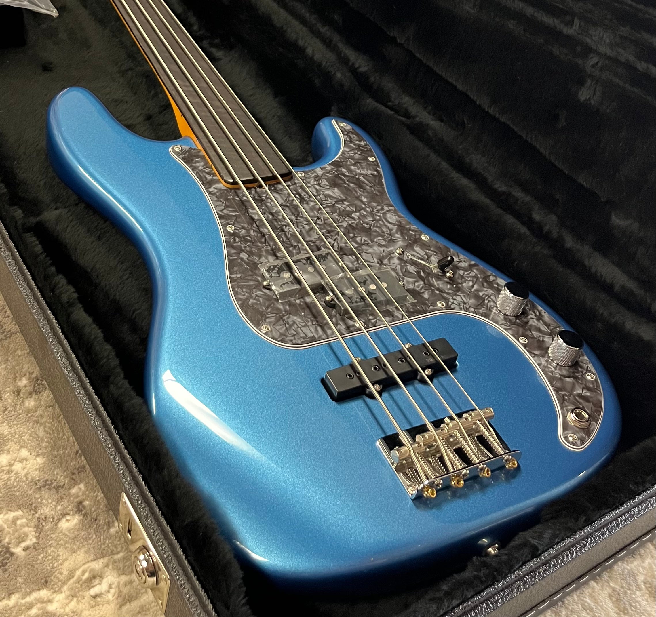 Fender USA Tony Franklin Fretless Precision Bass Ebony Fingerboard Lake Placid Blue 0190085802 SERIAL NUMBER US23110121 - 9.0 LBS