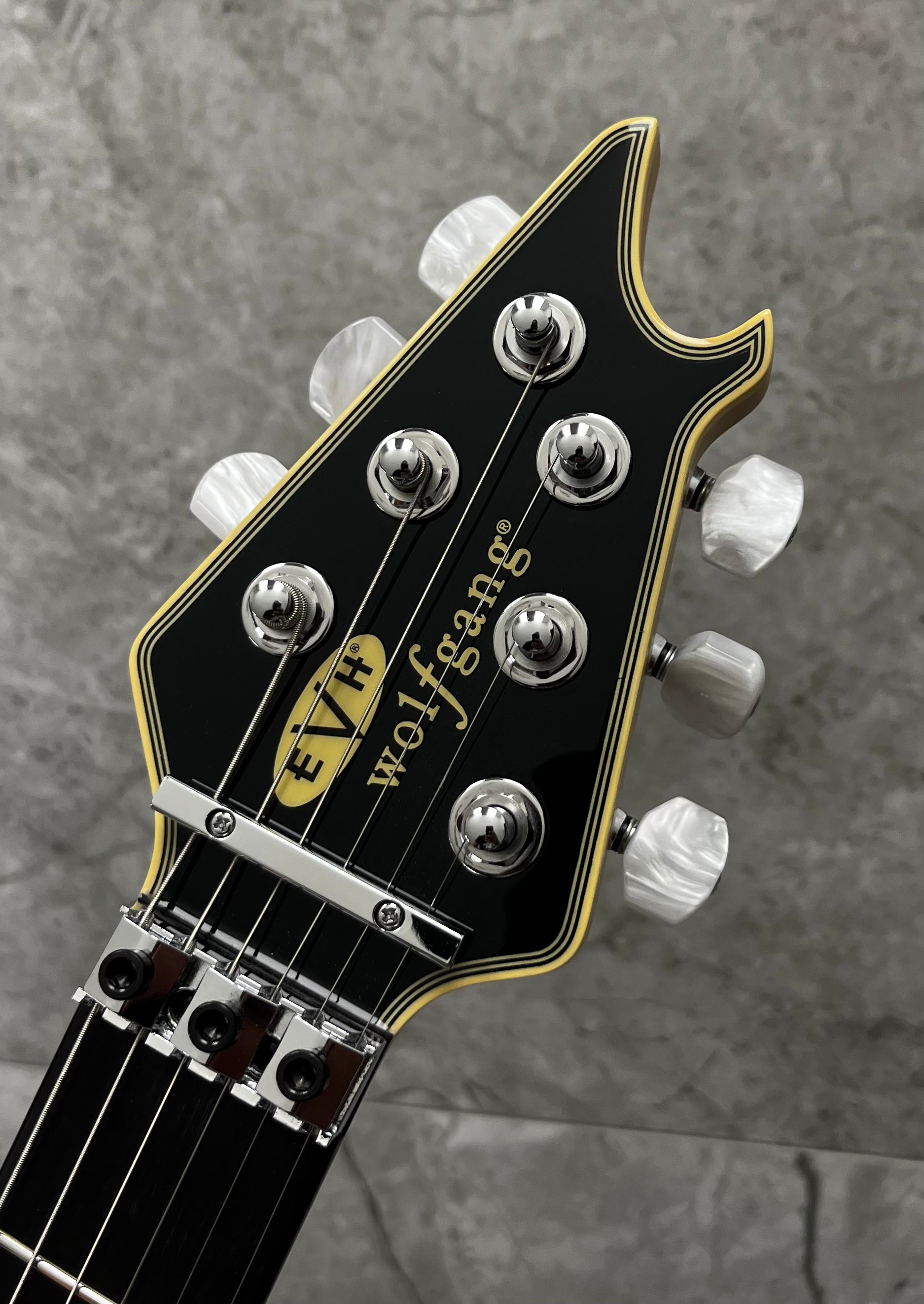 EVH MADE IN JAPAN MIJ Series EVH Signature Wolfgang Ebony Fingerboard, Ivory MODEL 5108000849 SERIAL NUMBER JFE2600012 - 8 LBS 7 OZ