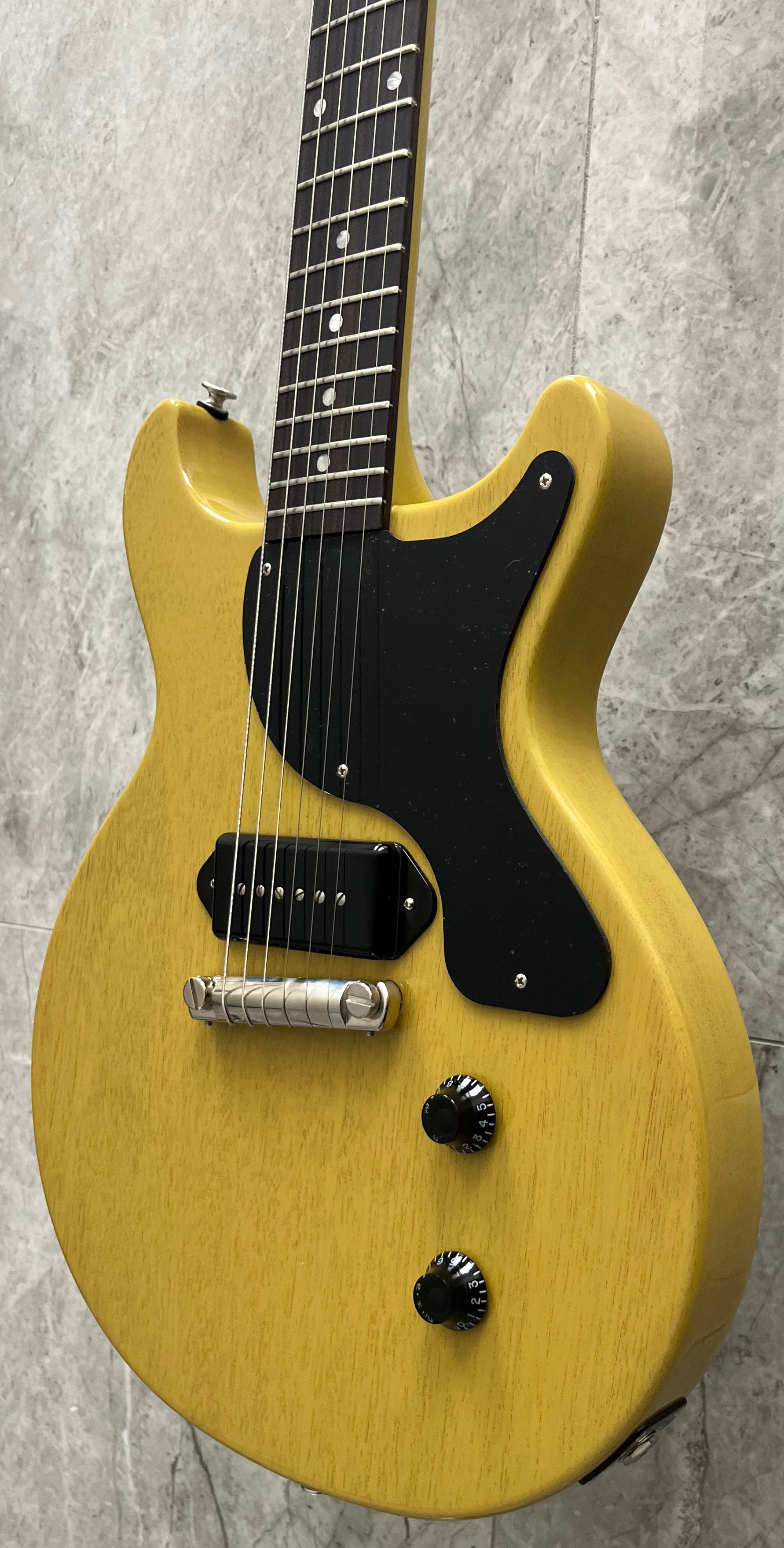 Gibson USA Les Paul Junior Double Cut Electric Guitar with Hardshell Case - TV Yellow LPJD00TVNH SERIAL NUMBER 214350265 - 6 LBS 10 OZ