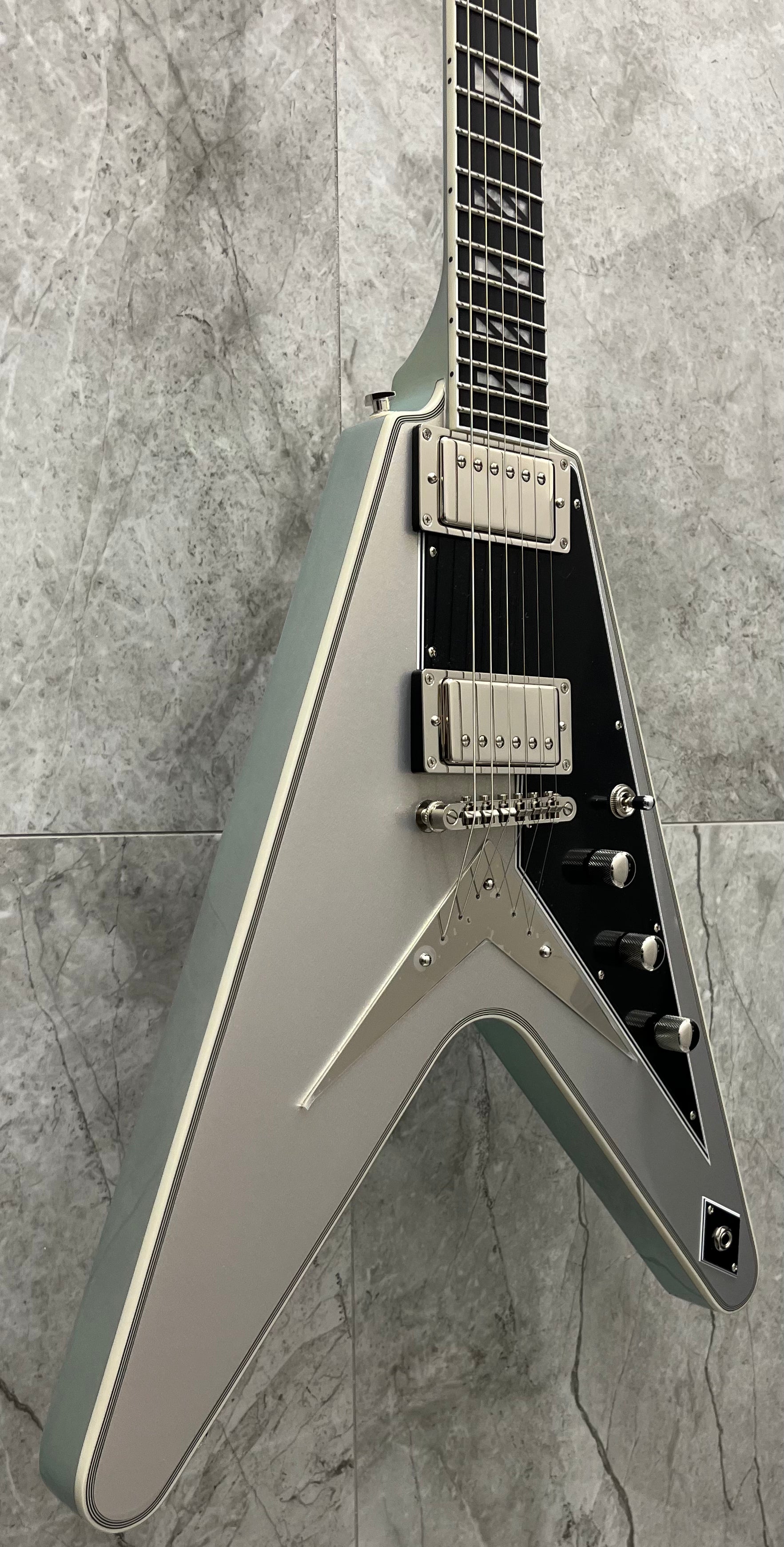 Epiphone Futura Flying V Custom W/ Stainless Steel Frets and Gig Bag Quicksilver Shift EIFFVCQSSNH SERIAL NUMBER 25111525626 - 7 LBS 11 OZ