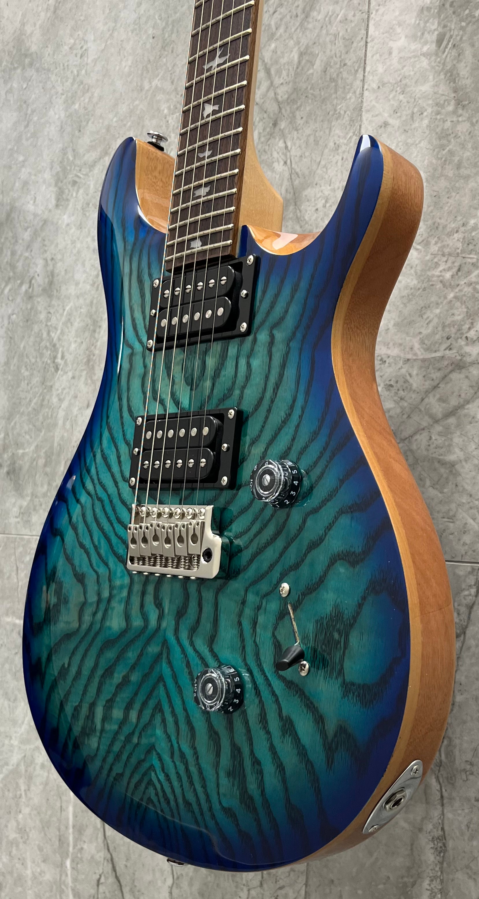 PRS Guitars Limited Edition SE Custom 24 Burled Ash Electric Guitar with Gigbag - Lake Blue 114983::LN: SERIAL NUMBER CTIG105926 - 7.6 LBS