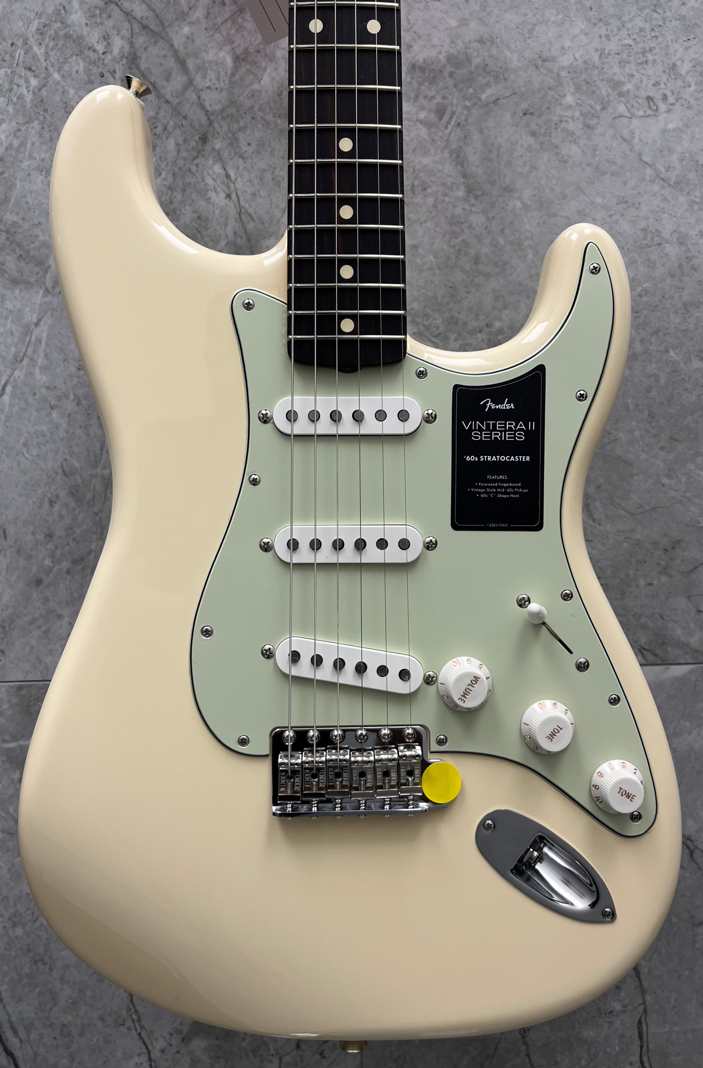 FENDER Vintera II 60s Stratocaster, Rosewood Fingerboard RW, Olympic White 0149020305 SERIAL NUMBER MX25154203 - 7 LBS 14 OZ