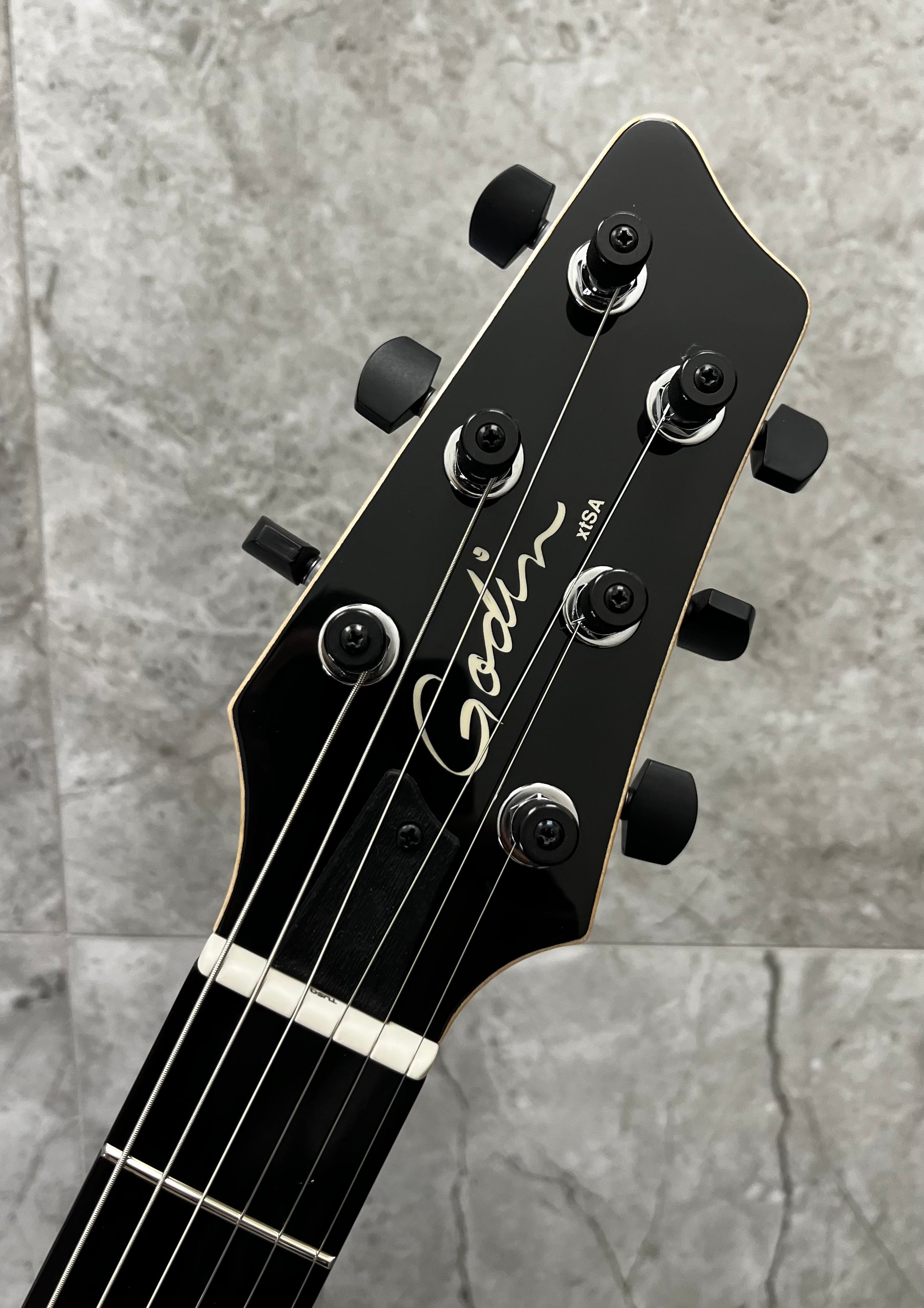 Godin Made in Canada xtSA 6 String Koa Extreme HG W/ GIG BAG 041497 SERIAL NUMBER 26316368 - 7 LBS 9 OZ