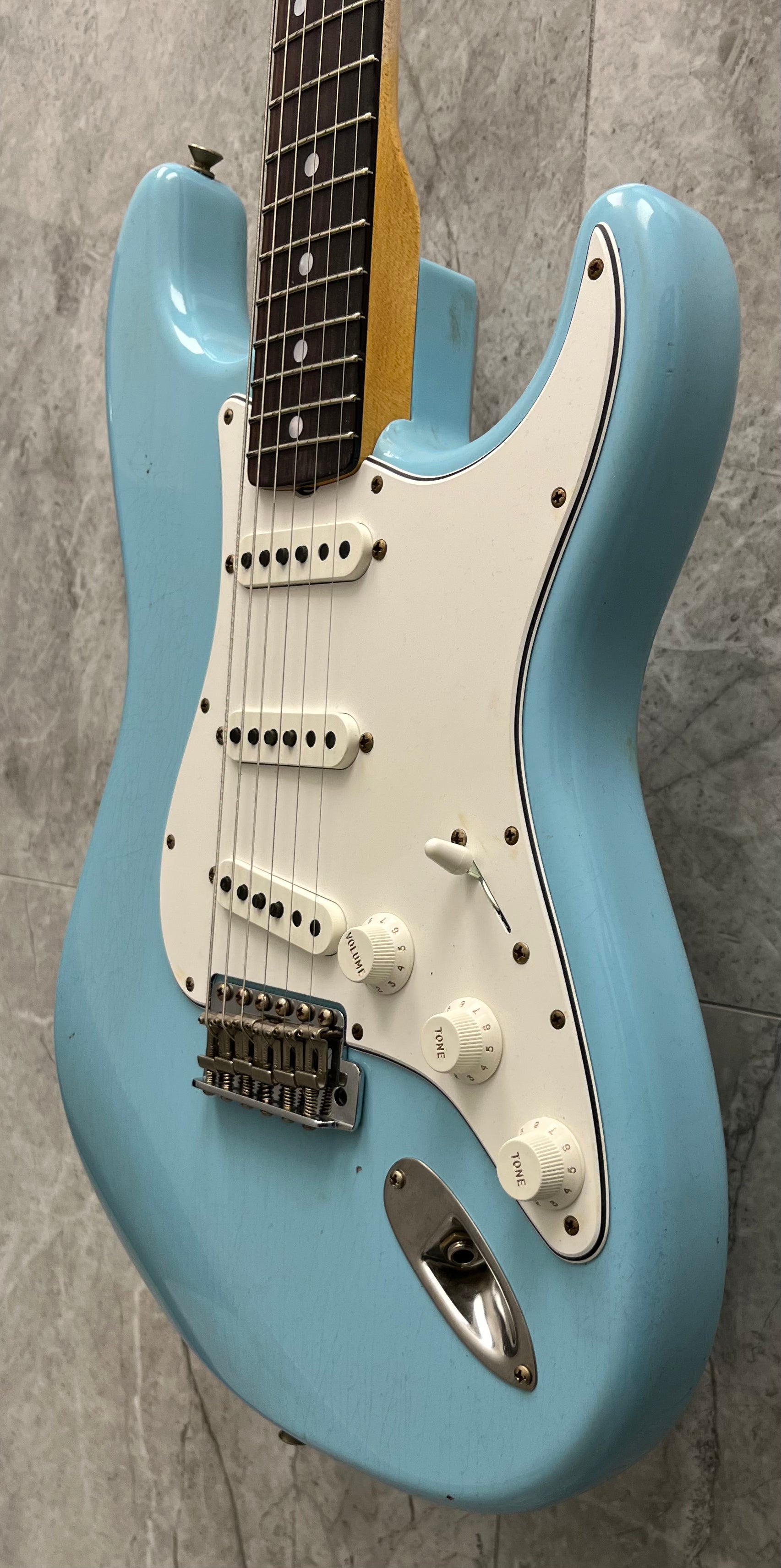 Fender Custom Shop 1969 Stratocaster Journeyman Relic Rosewood Fingerboard, Faded Daphne Blue 9235700045 SERIAL NUMBER CZ588780 - 7 LBS 11 OZ
