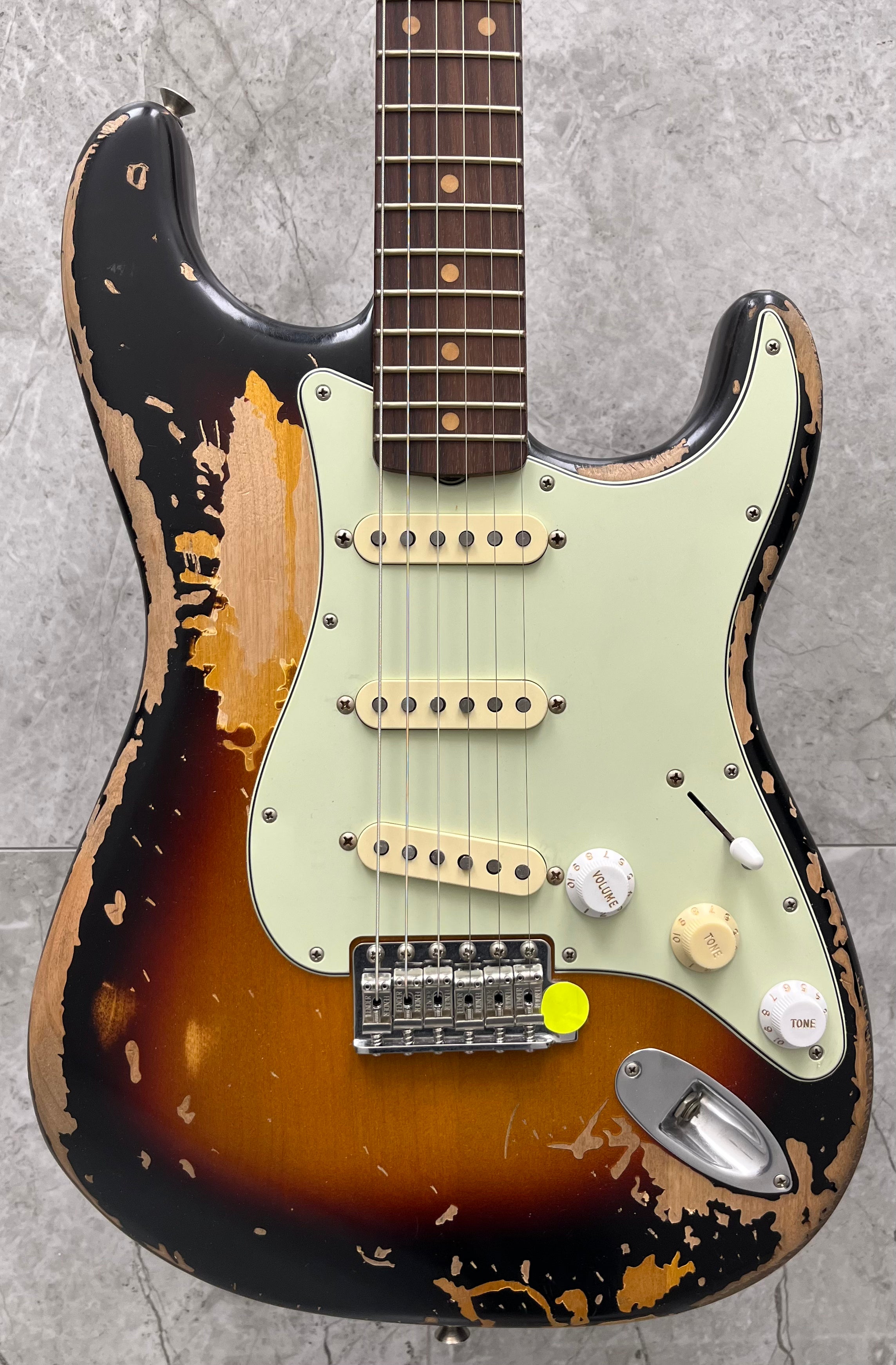 FENDER Mike McCready Stratocaster Rosewood Fingerboard, 3-Color Sunburst 0145310700 SERIAL NUMBER MM04398 - 7 LBS 11 OZ